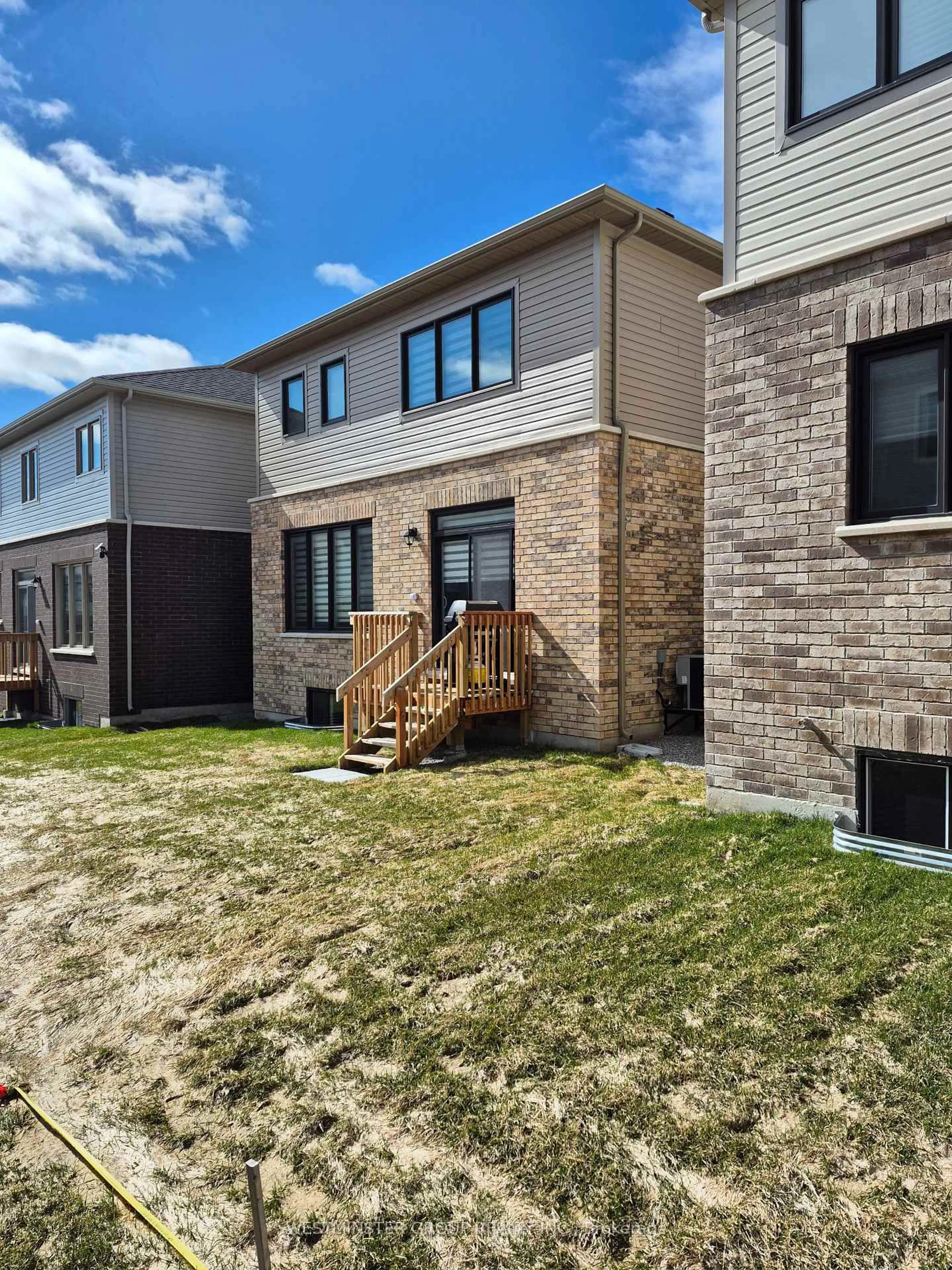 Home with brick exterior material, street for 18 Gemini Dr, Barrie Ontario L9S 2Z4