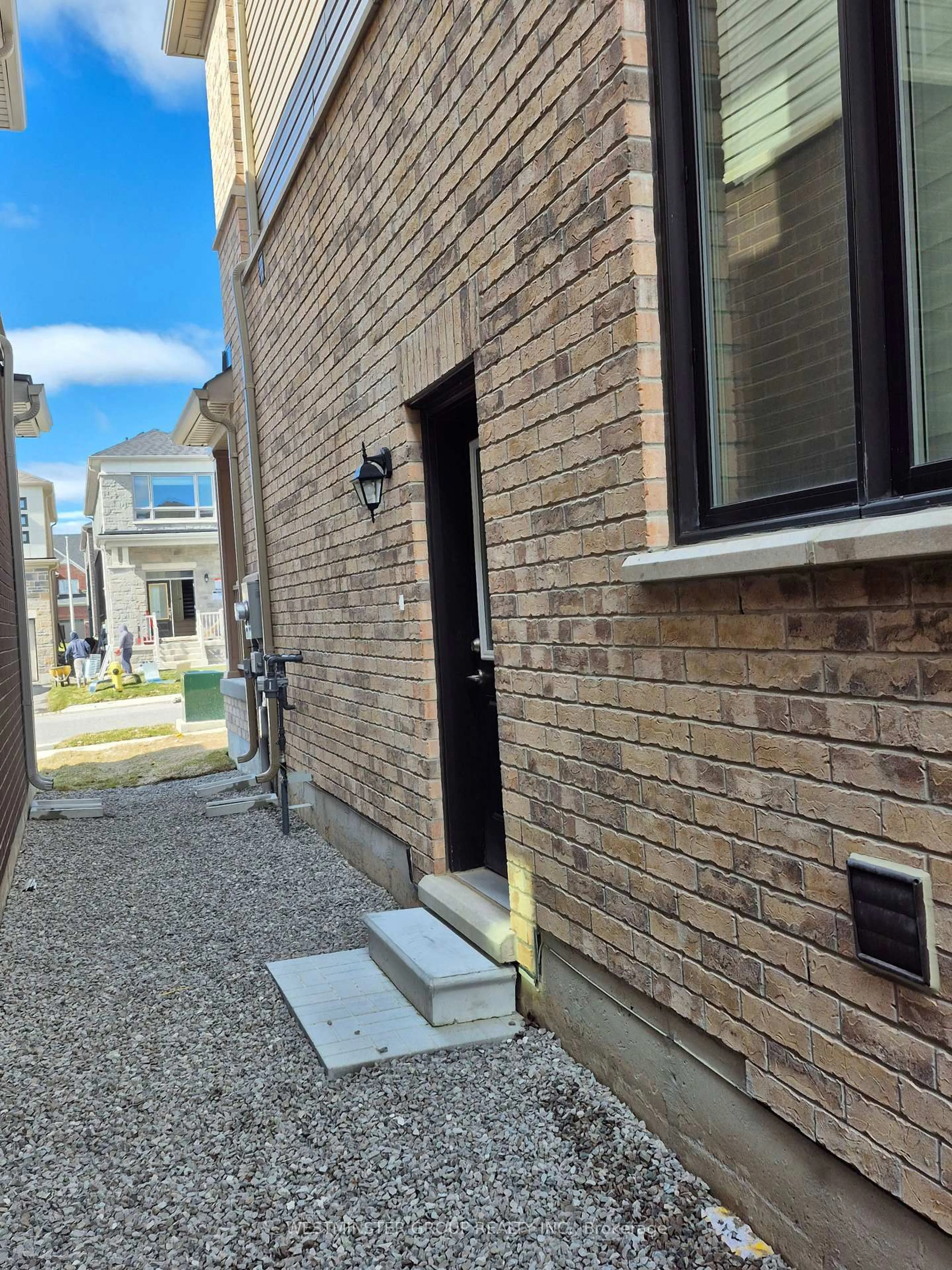 Home with brick exterior material, street for 18 Gemini Dr, Barrie Ontario L9S 2Z4