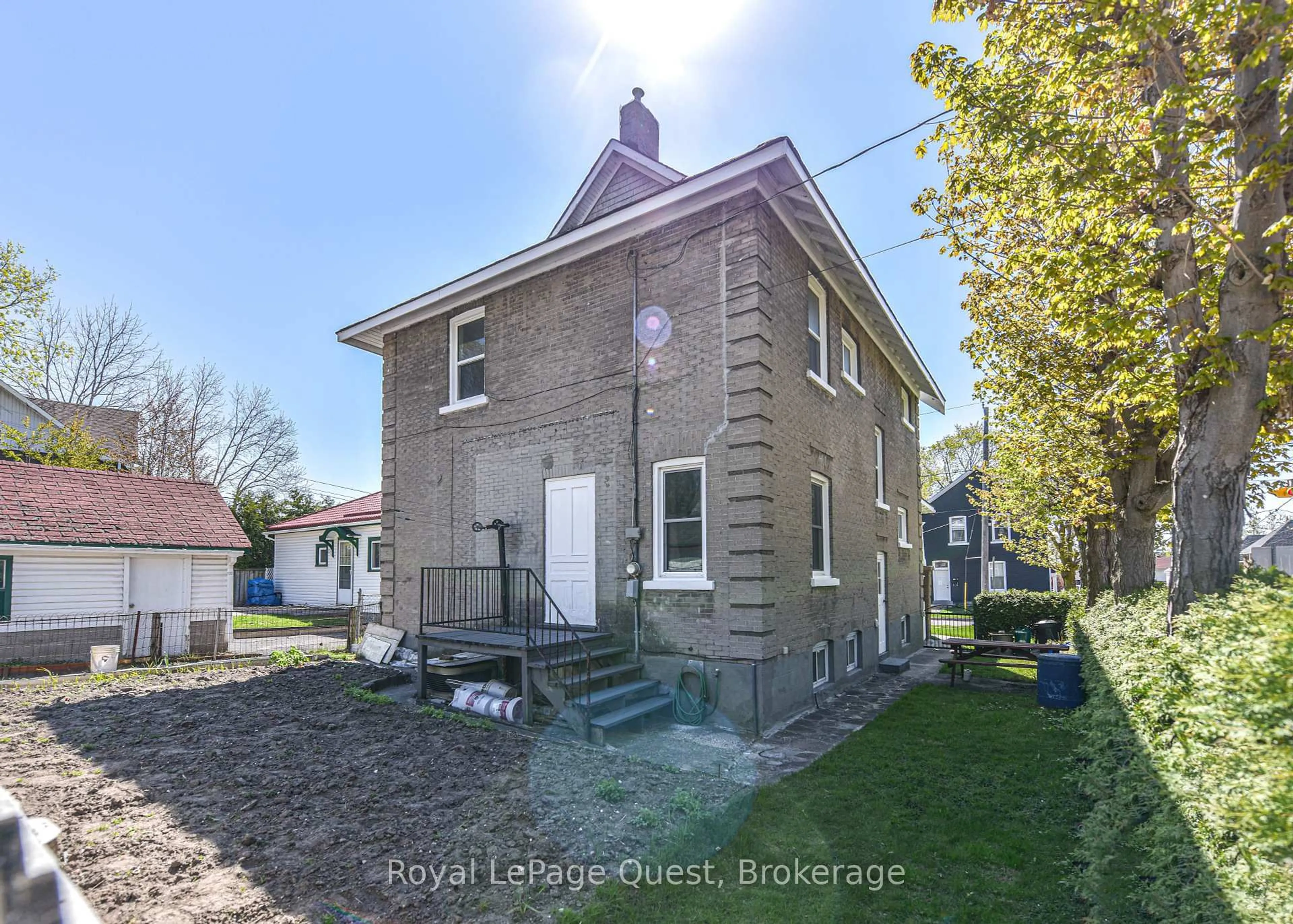 A pic from outside/outdoor area/front of a property/back of a property/a pic from drone, building for 130 Mary St, Orillia Ontario L3V 3E2