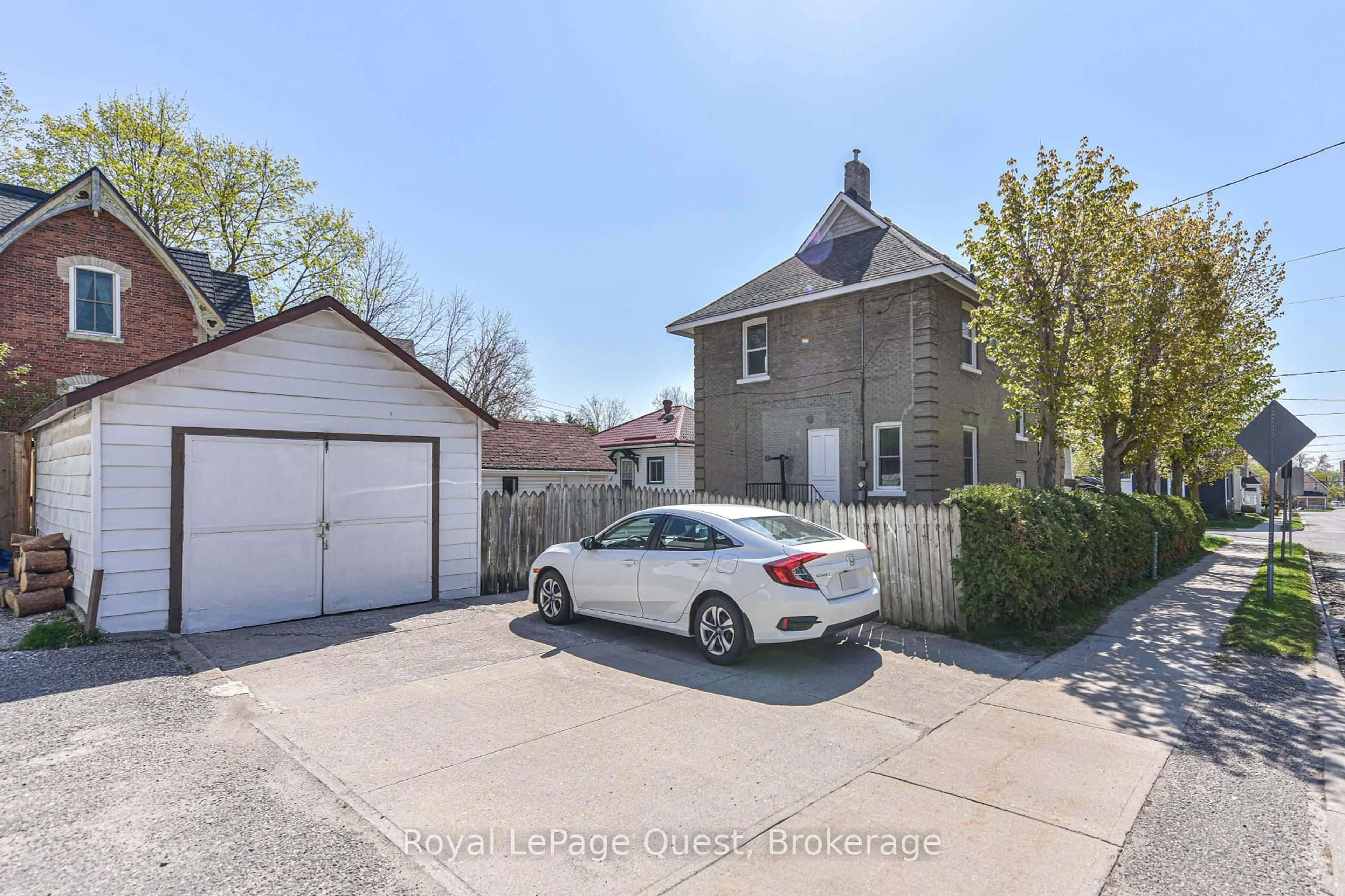 A pic from outside/outdoor area/front of a property/back of a property/a pic from drone, street for 130 Mary St, Orillia Ontario L3V 3E2