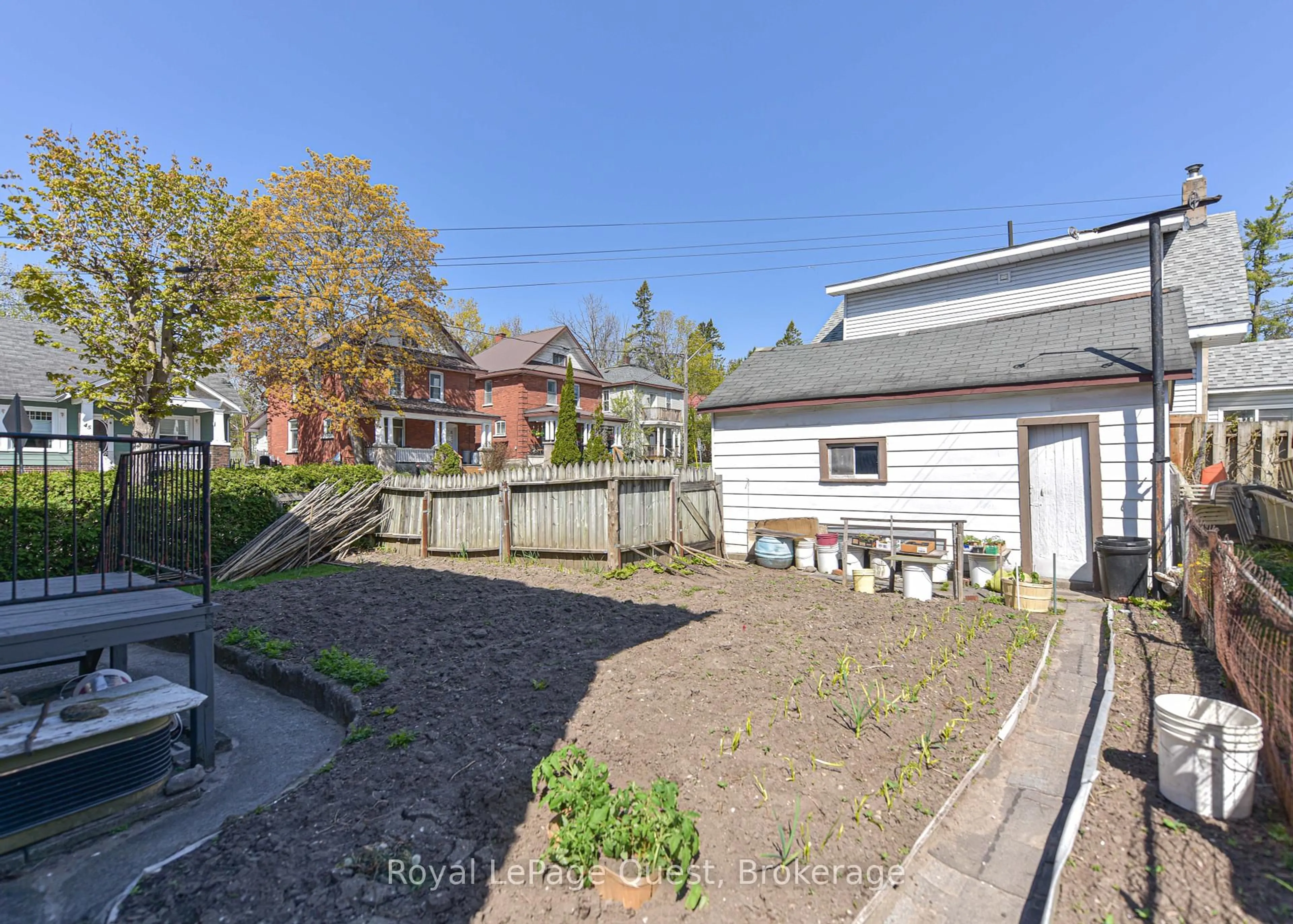 A pic from outside/outdoor area/front of a property/back of a property/a pic from drone, street for 130 Mary St, Orillia Ontario L3V 3E2