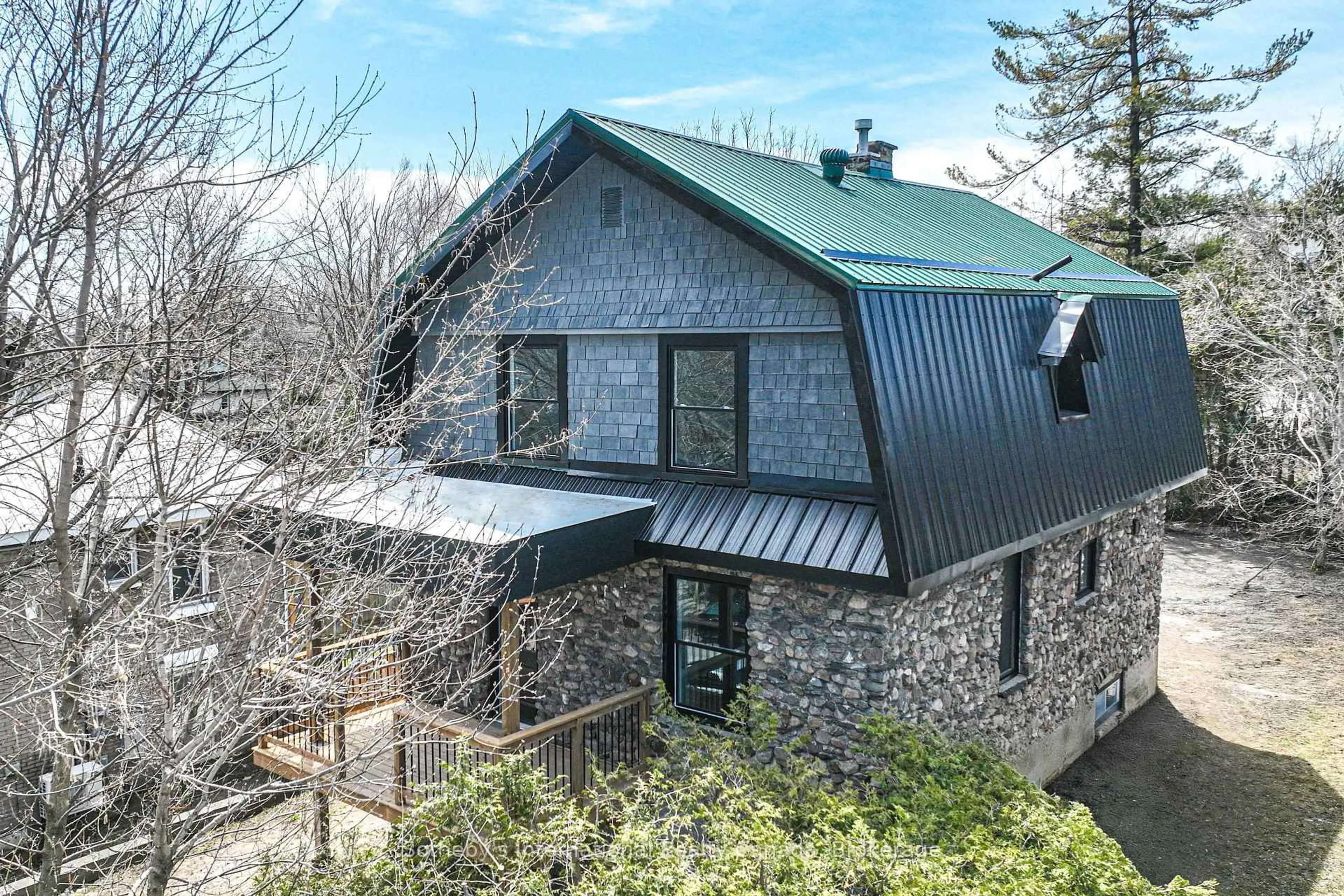 A pic from outside/outdoor area/front of a property/back of a property/a pic from drone, building for 177 parkview Ave, Orillia Ontario L3V 4M4