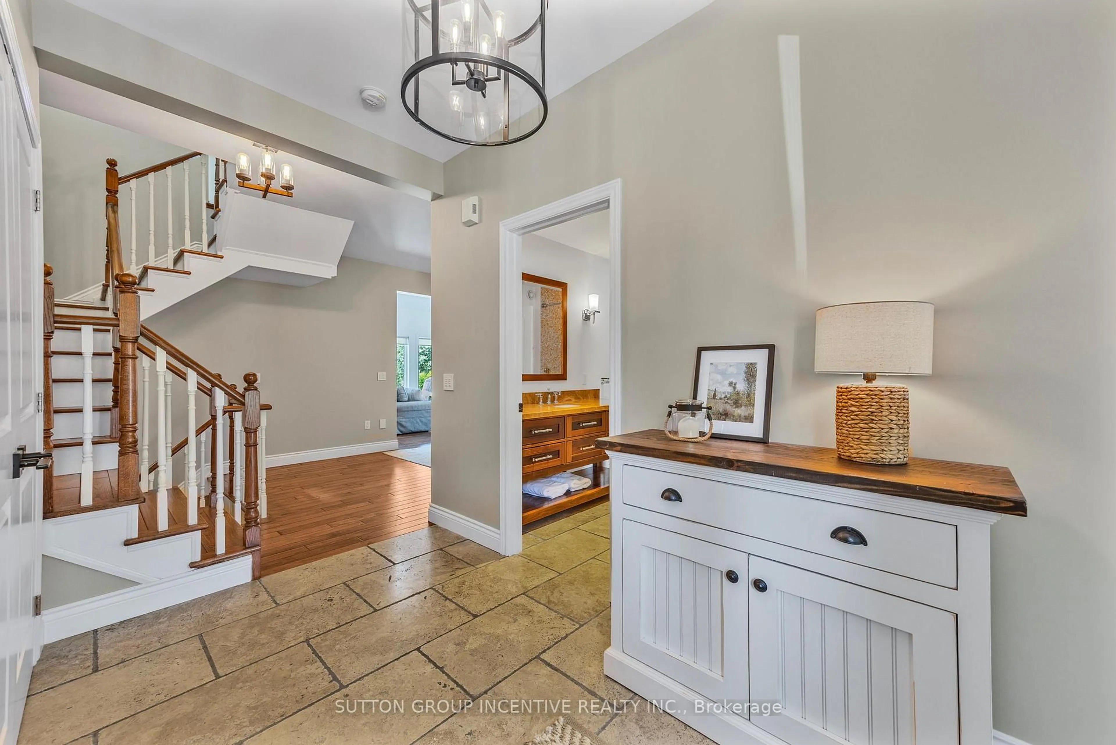 Indoor entryway for 5 Invermara Crt #29, Orillia Ontario L3V 8B4