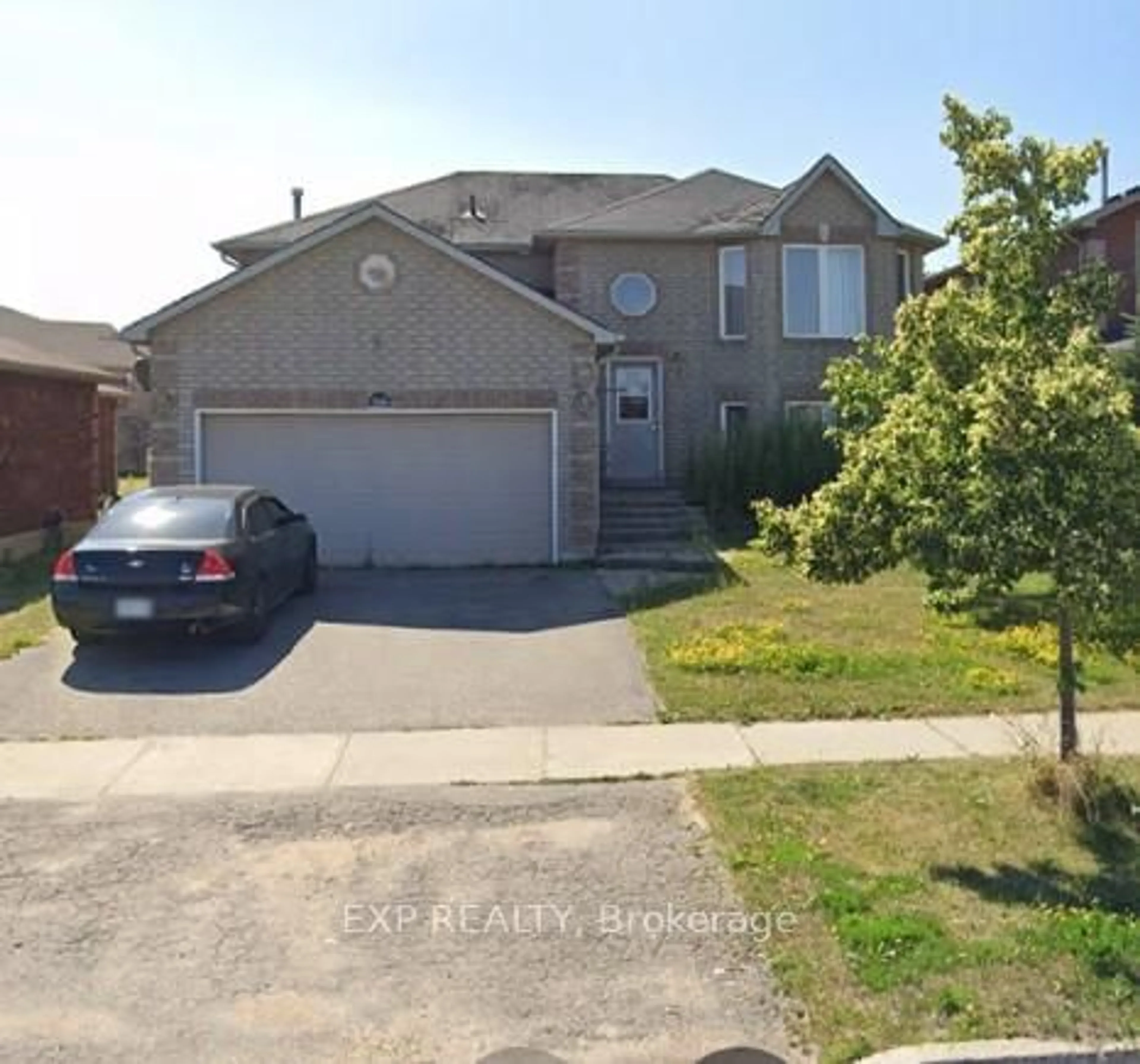 A pic from outside/outdoor area/front of a property/back of a property/a pic from drone, street for 306 Johnson St, Barrie Ontario L4M 7A3