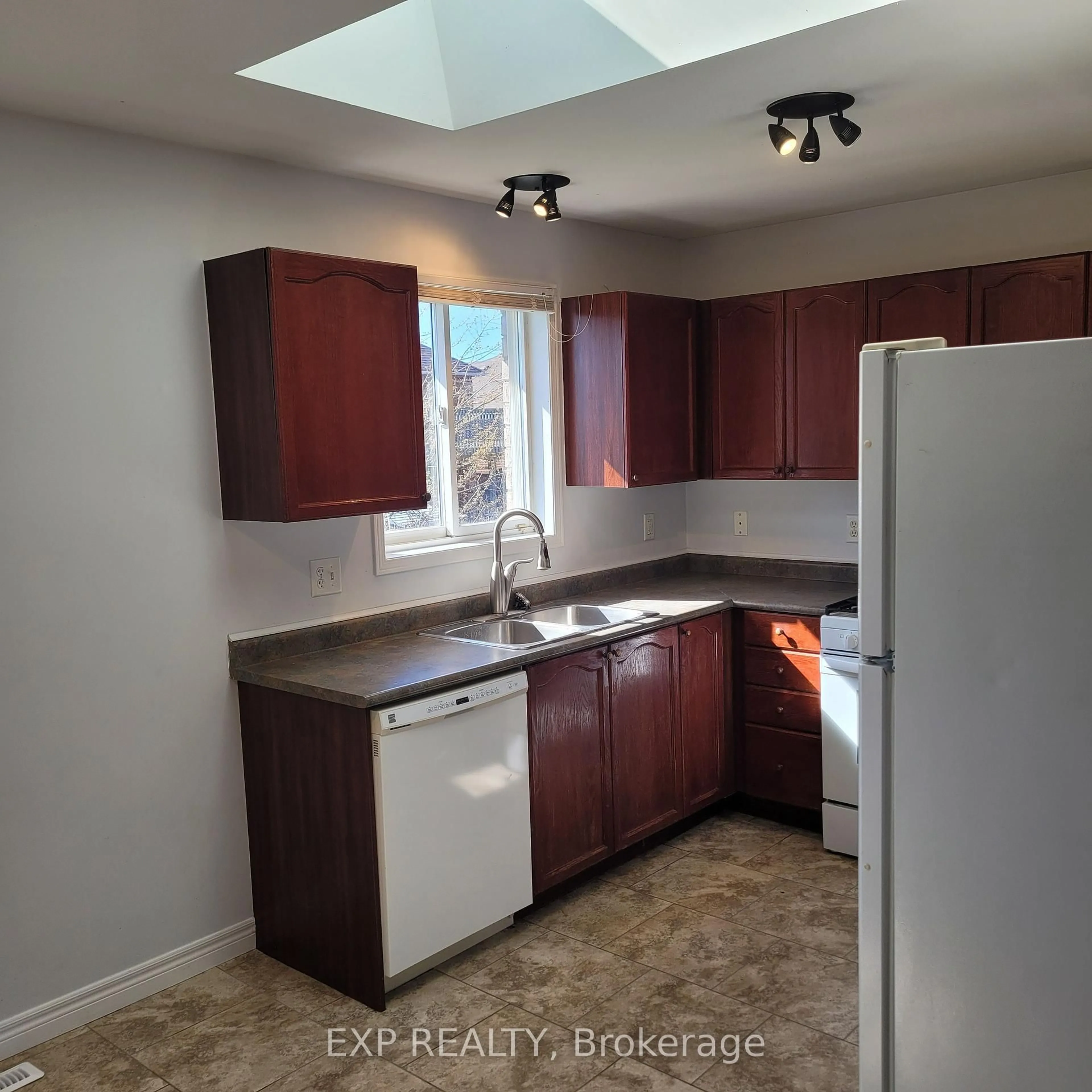 Standard kitchen, unknown for 306 Johnson St, Barrie Ontario L4M 7A3