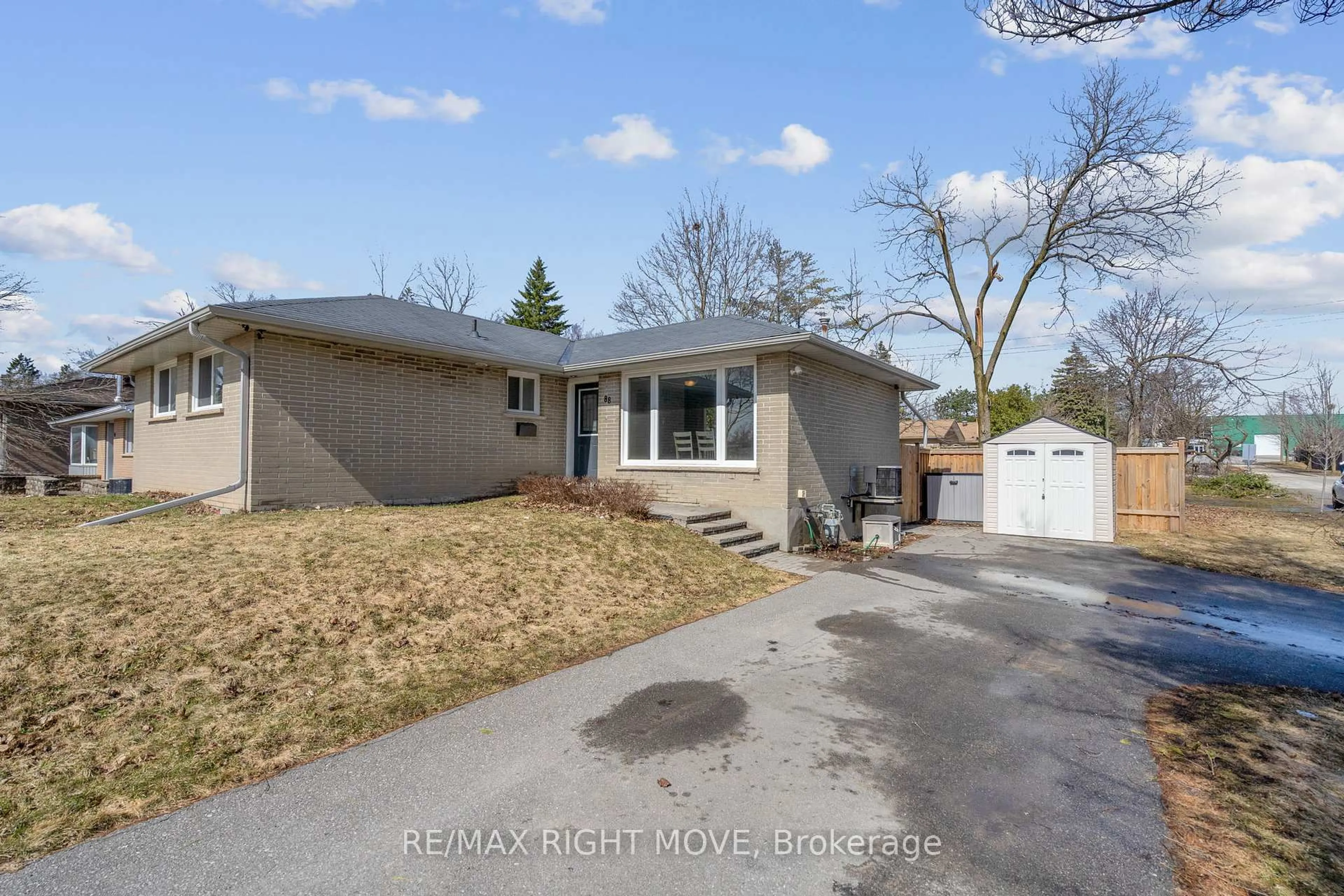 Unknown for 88 Rose St, Barrie Ontario L4M 2T2