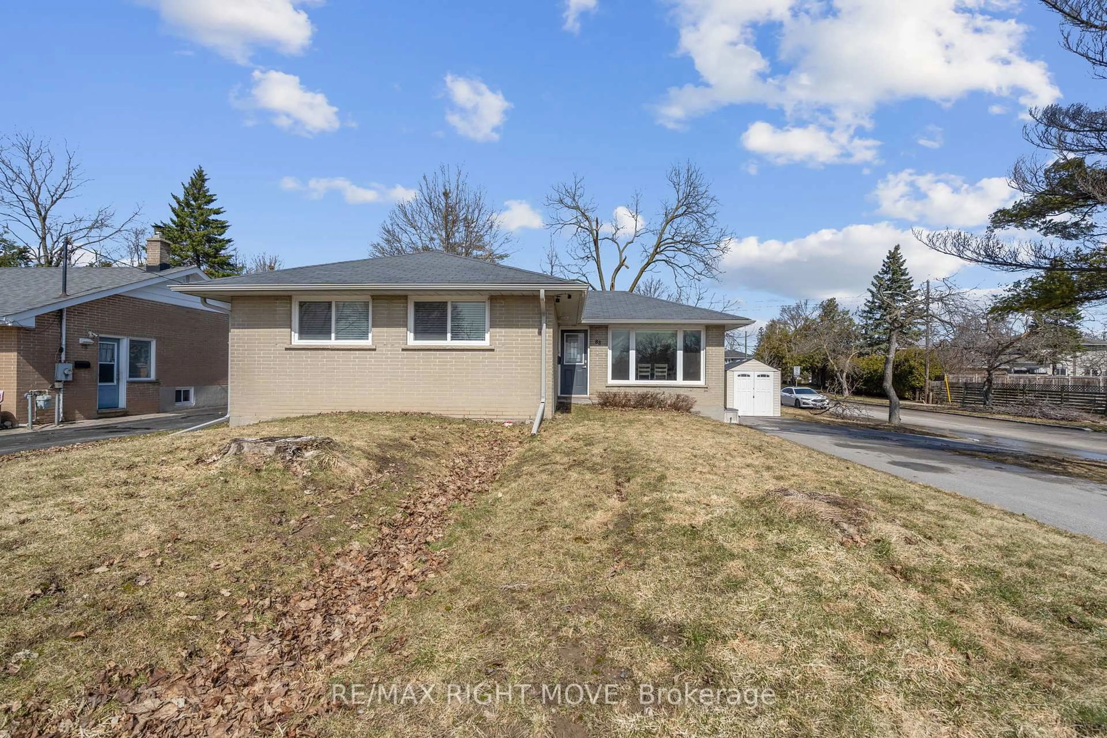 Unknown for 88 Rose St, Barrie Ontario L4M 2T2