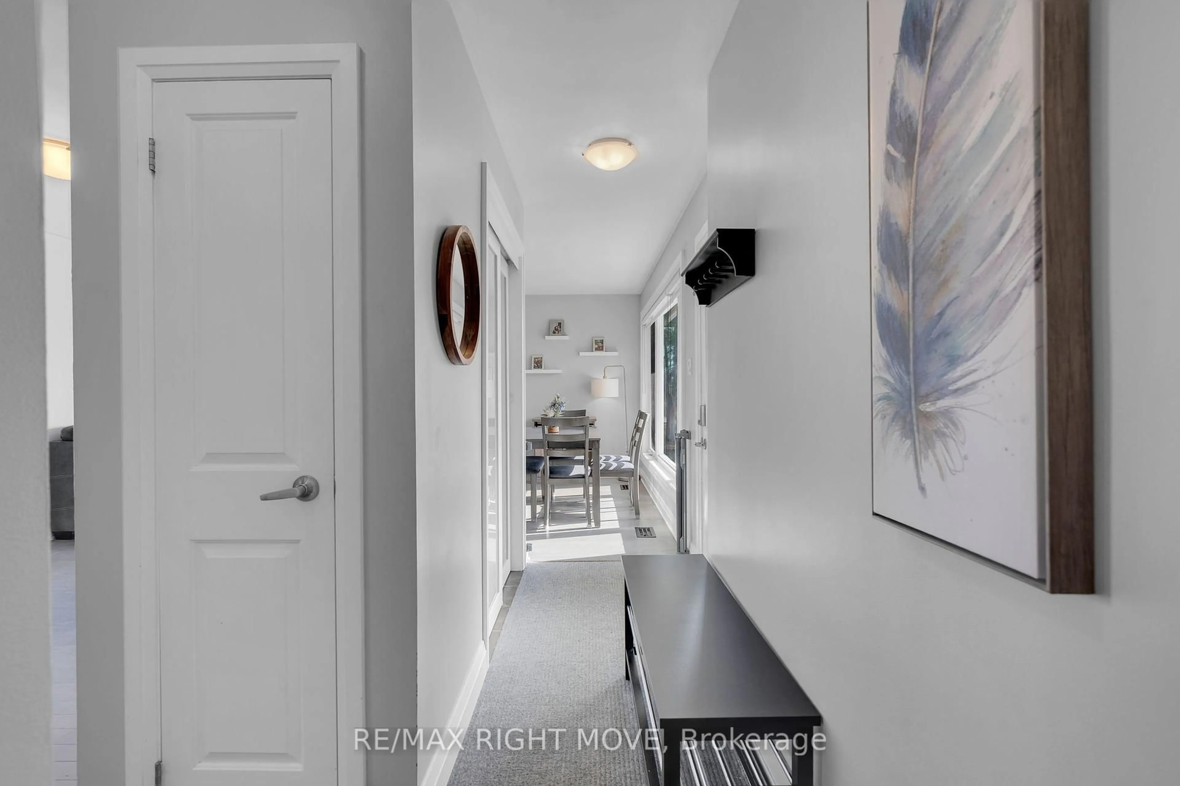 Indoor entryway for 88 Rose St, Barrie Ontario L4M 2T2