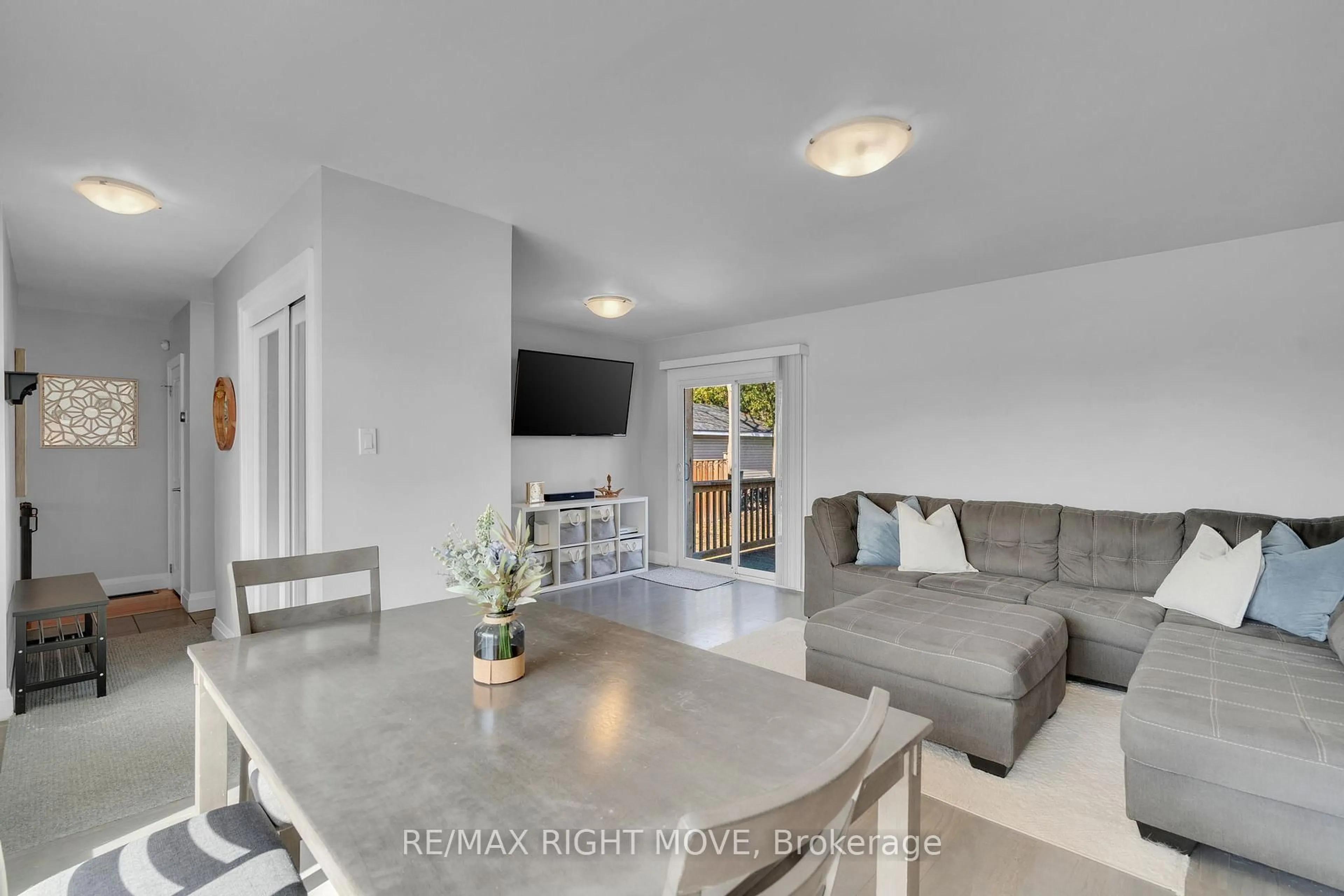 Unknown for 88 Rose St, Barrie Ontario L4M 2T2