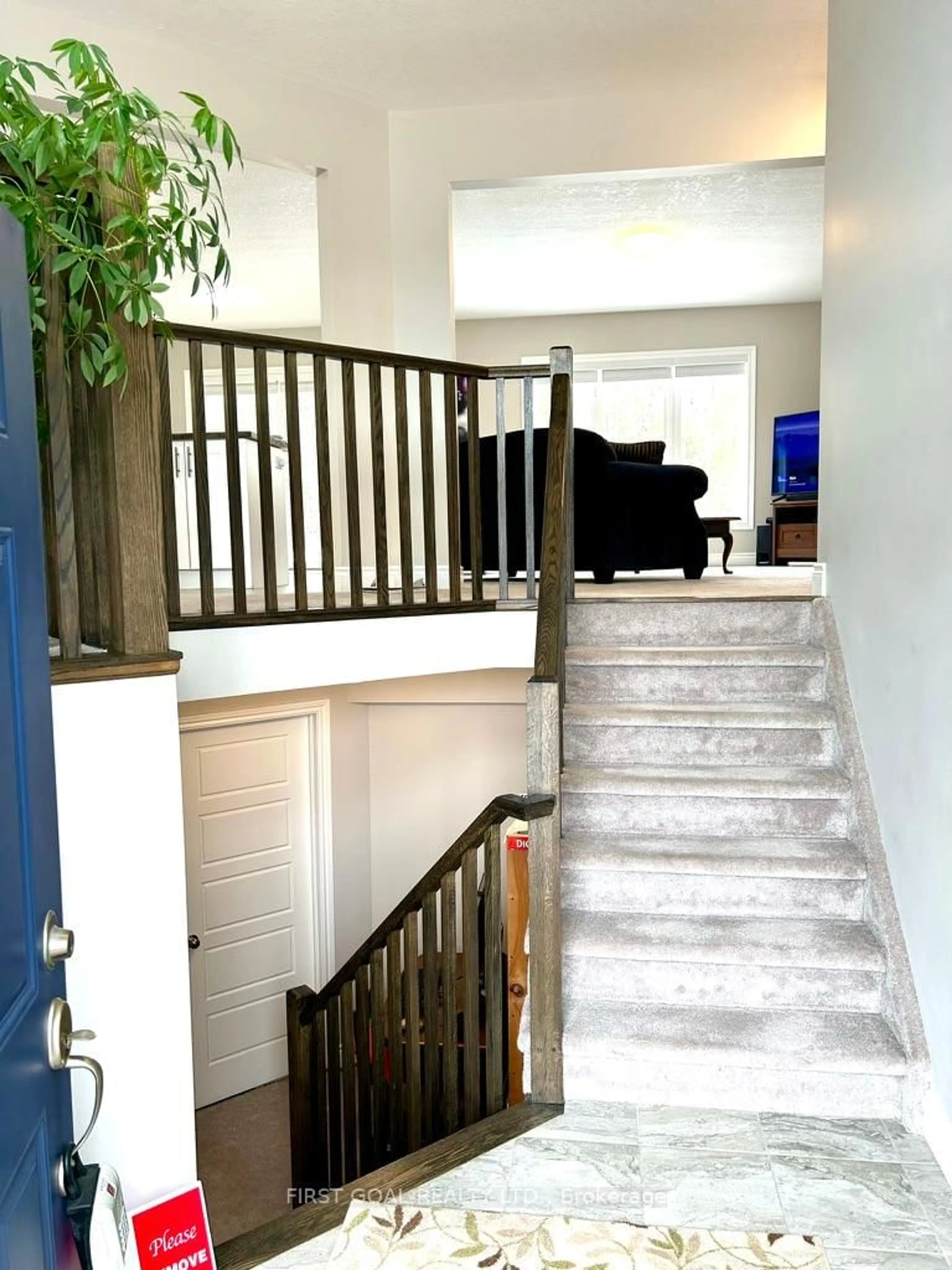 Indoor foyer for 17 Ralph Dalton Blvd, Tay Ontario L0K 2A0