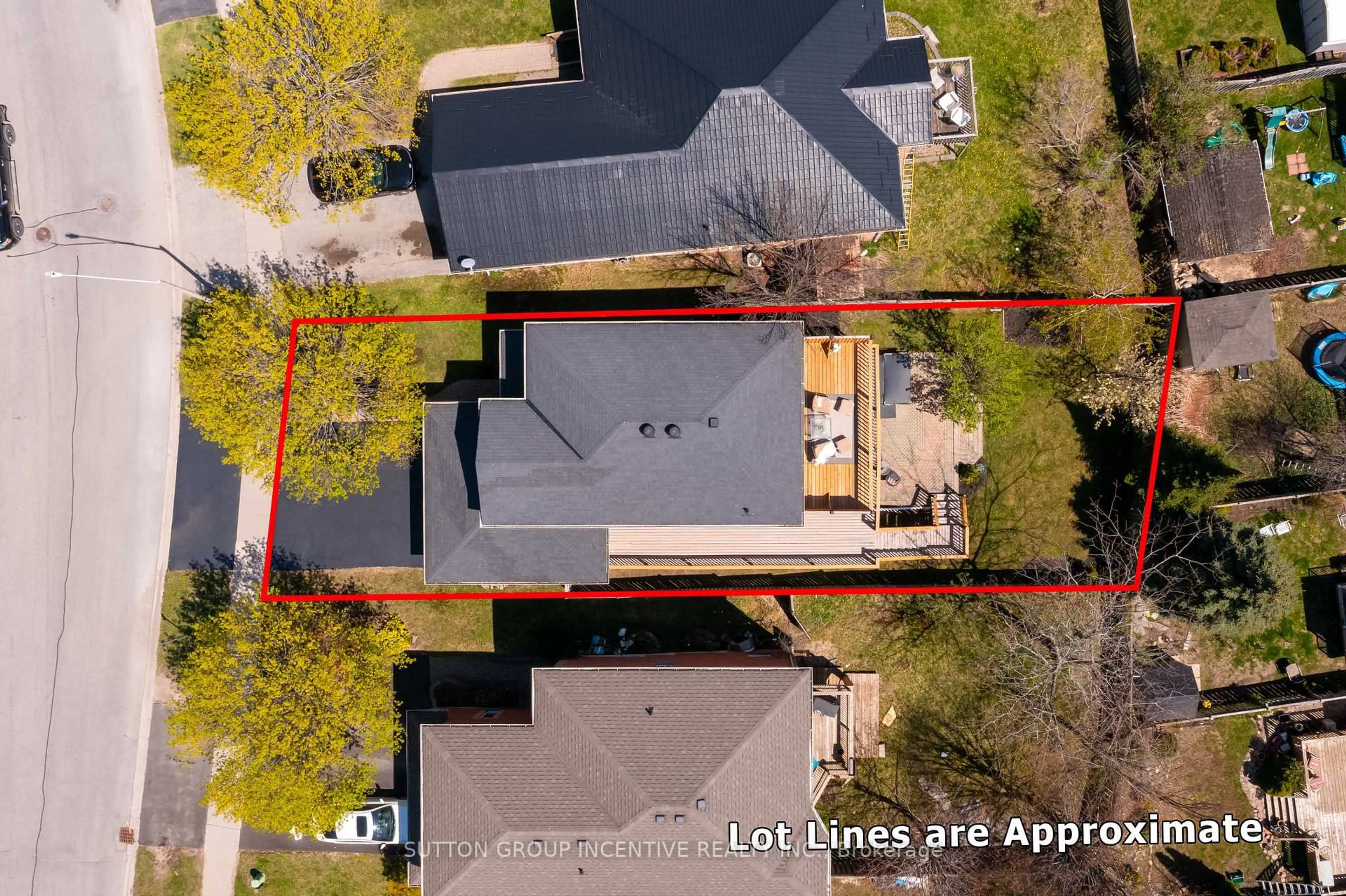 A pic from outside/outdoor area/front of a property/back of a property/a pic from drone, street for 55 Vanessa Dr, Orillia Ontario L3V 7X2