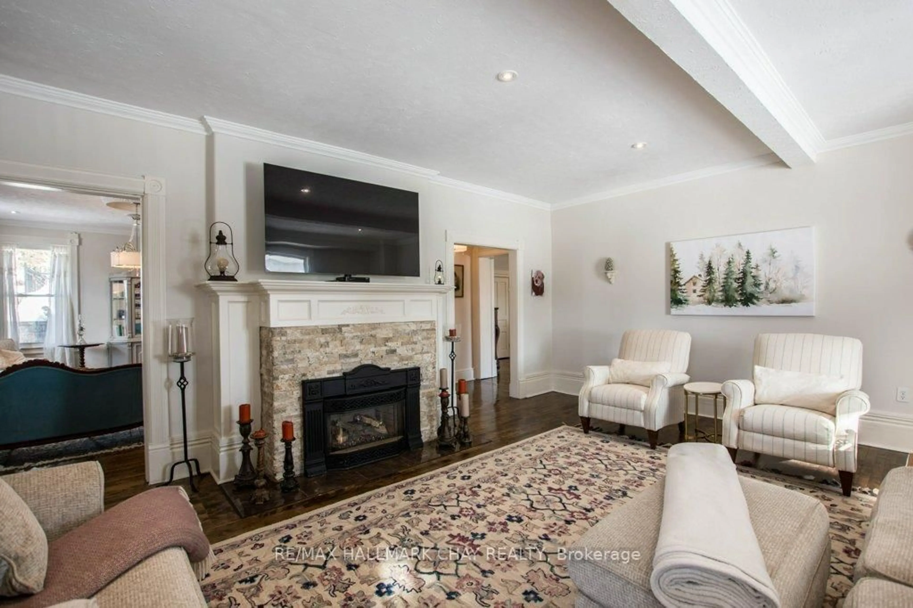 Living room with furniture, unknown for 36 Shanty Bay Rd, Barrie Ontario L4M 1C8
