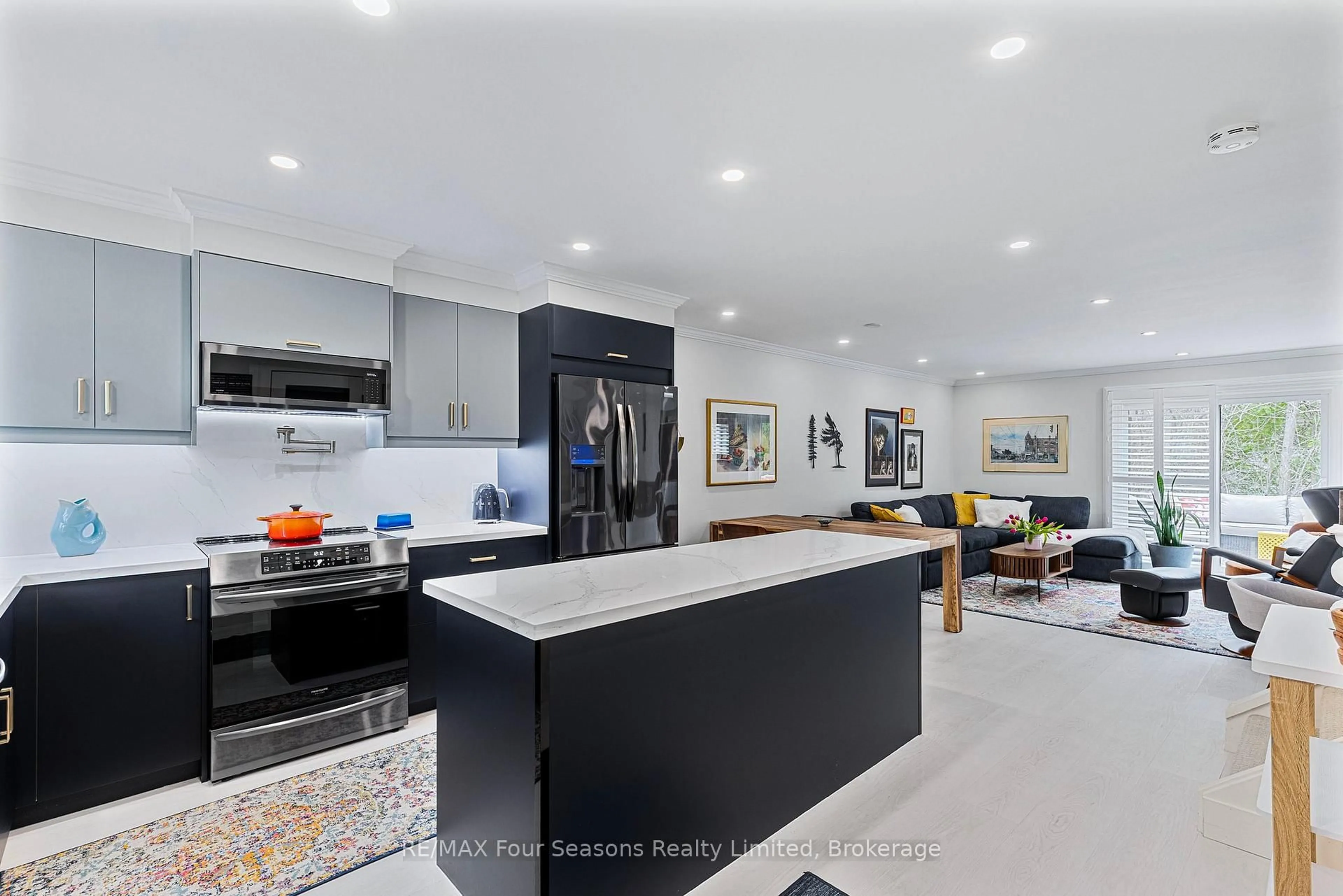 Open concept kitchen, ceramic/tile floor for 113 Escarpment Cres #113, Collingwood Ontario L9Y 5B4