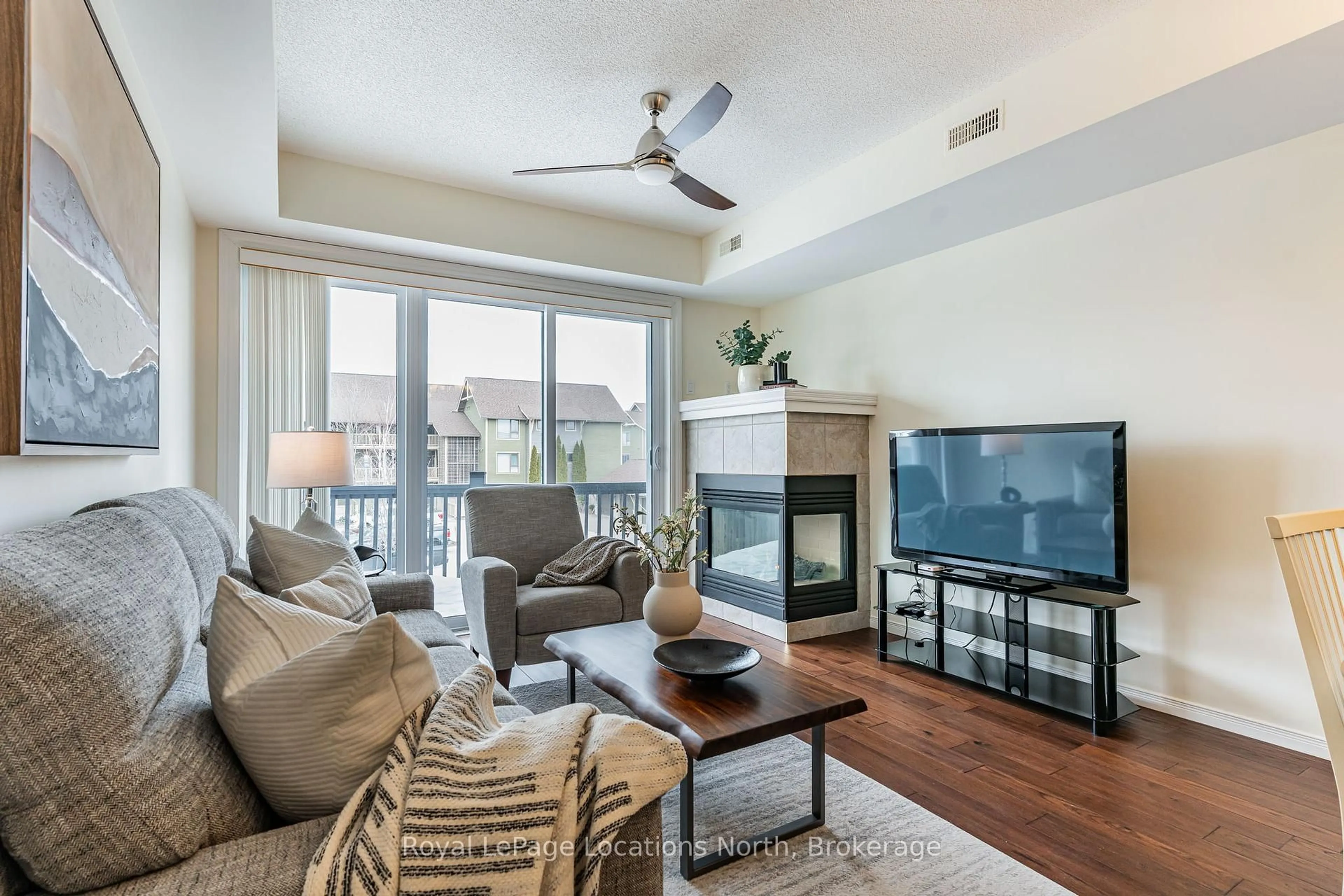 Living room with furniture, unknown for 465 Mariners Way, Collingwood Ontario L9Y 5C7