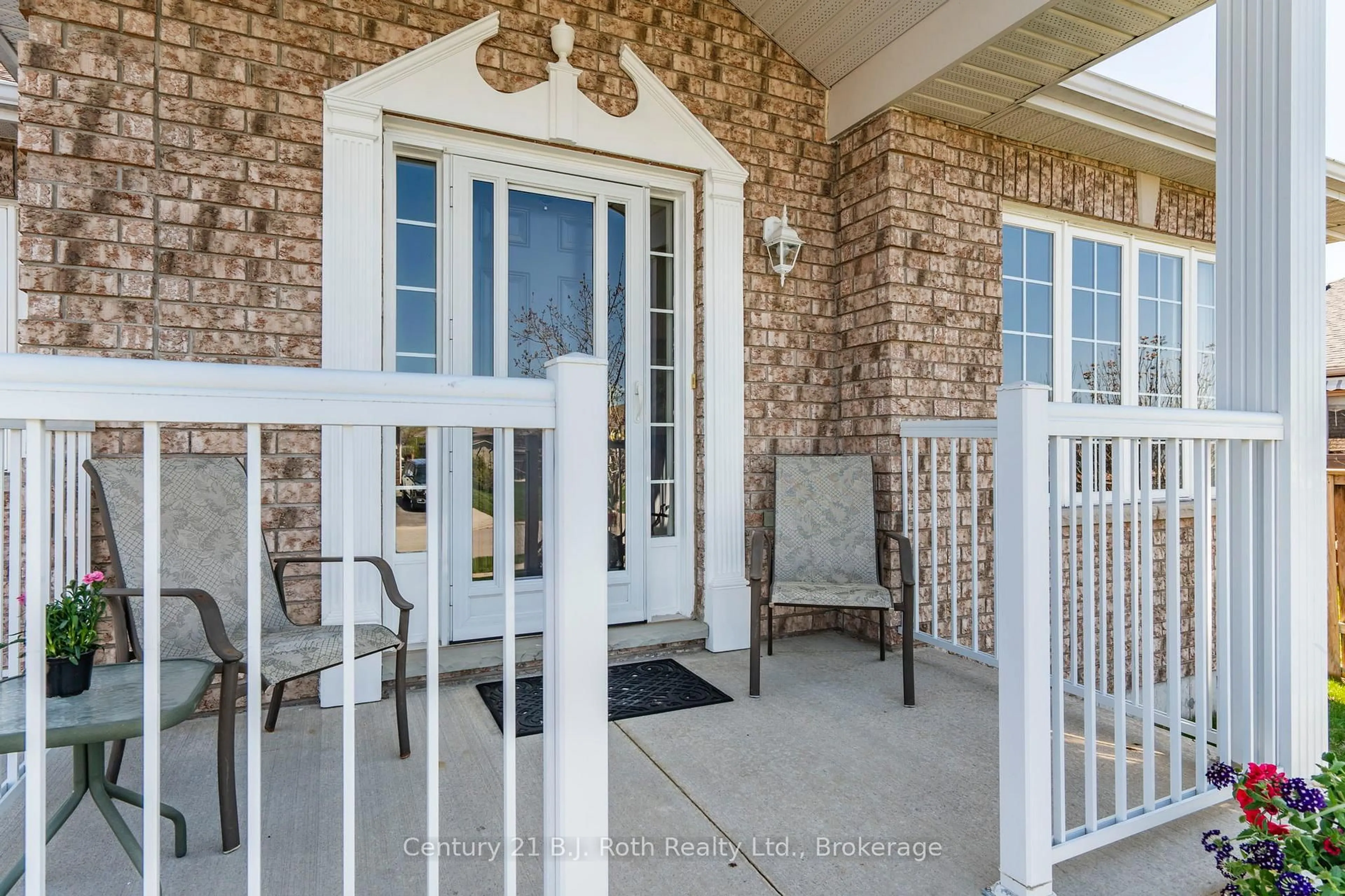 Indoor entryway for 5 Knox Dr, Springwater Ontario L0L 1P0