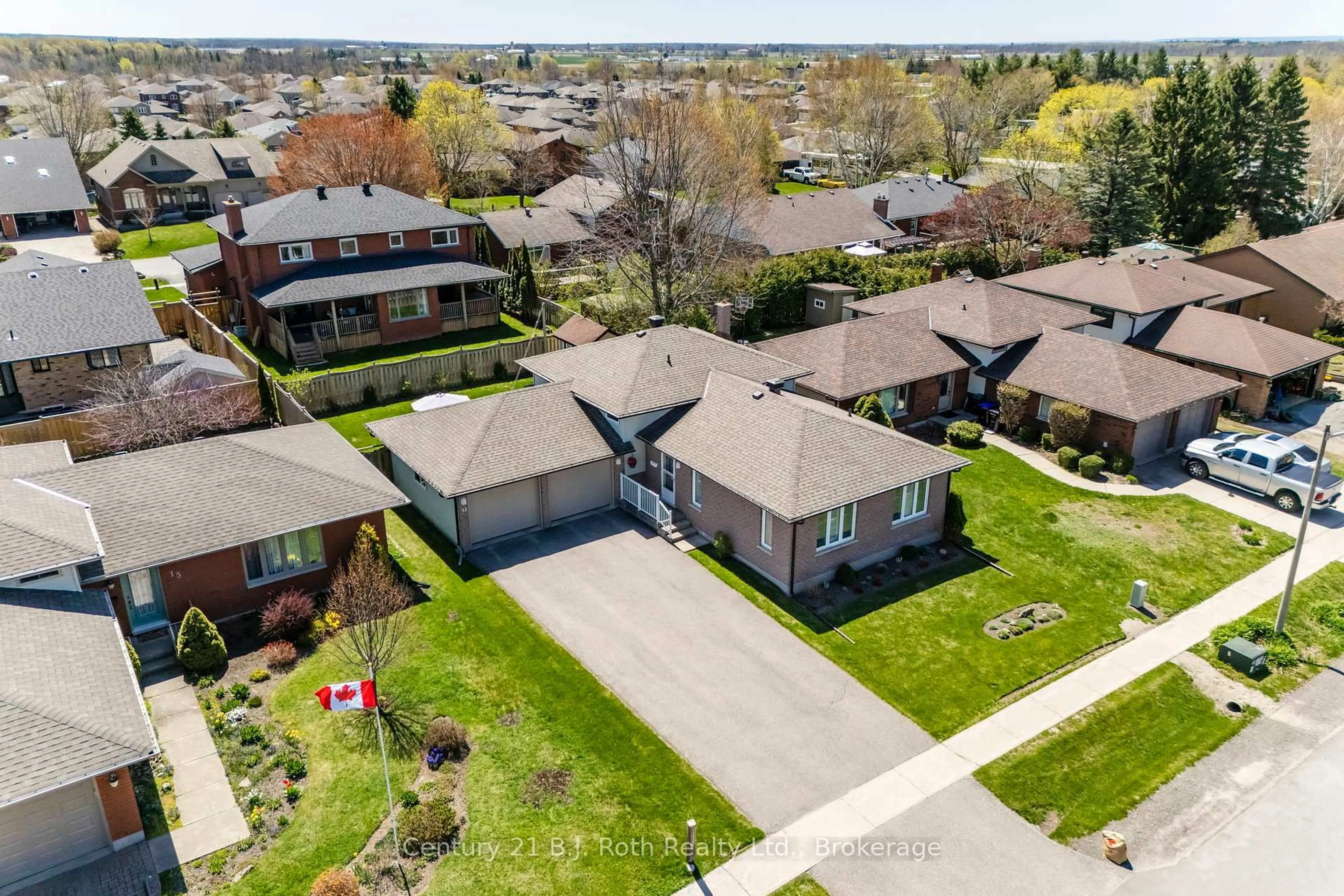 A pic from outside/outdoor area/front of a property/back of a property/a pic from drone, street for 13 Archer Cres, Springwater Ontario L0L 1P0