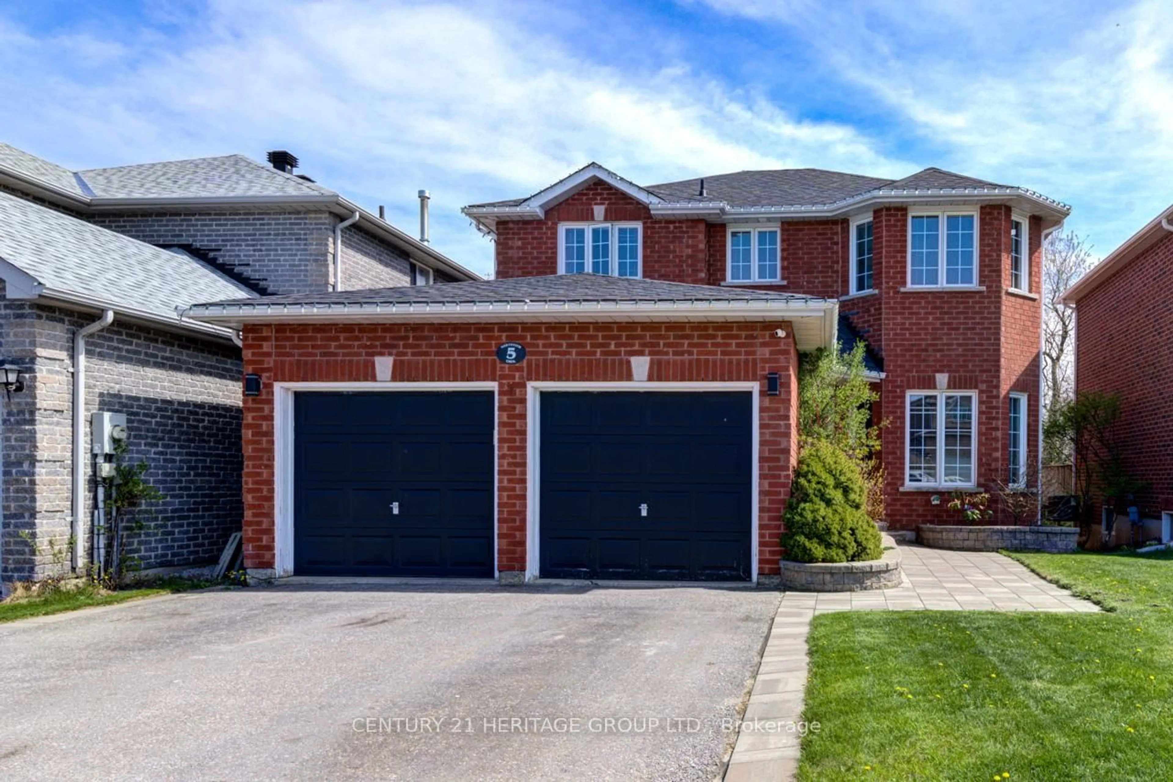 Home with brick exterior material, street for 5 Northview Cres, Barrie Ontario L4N 9T3