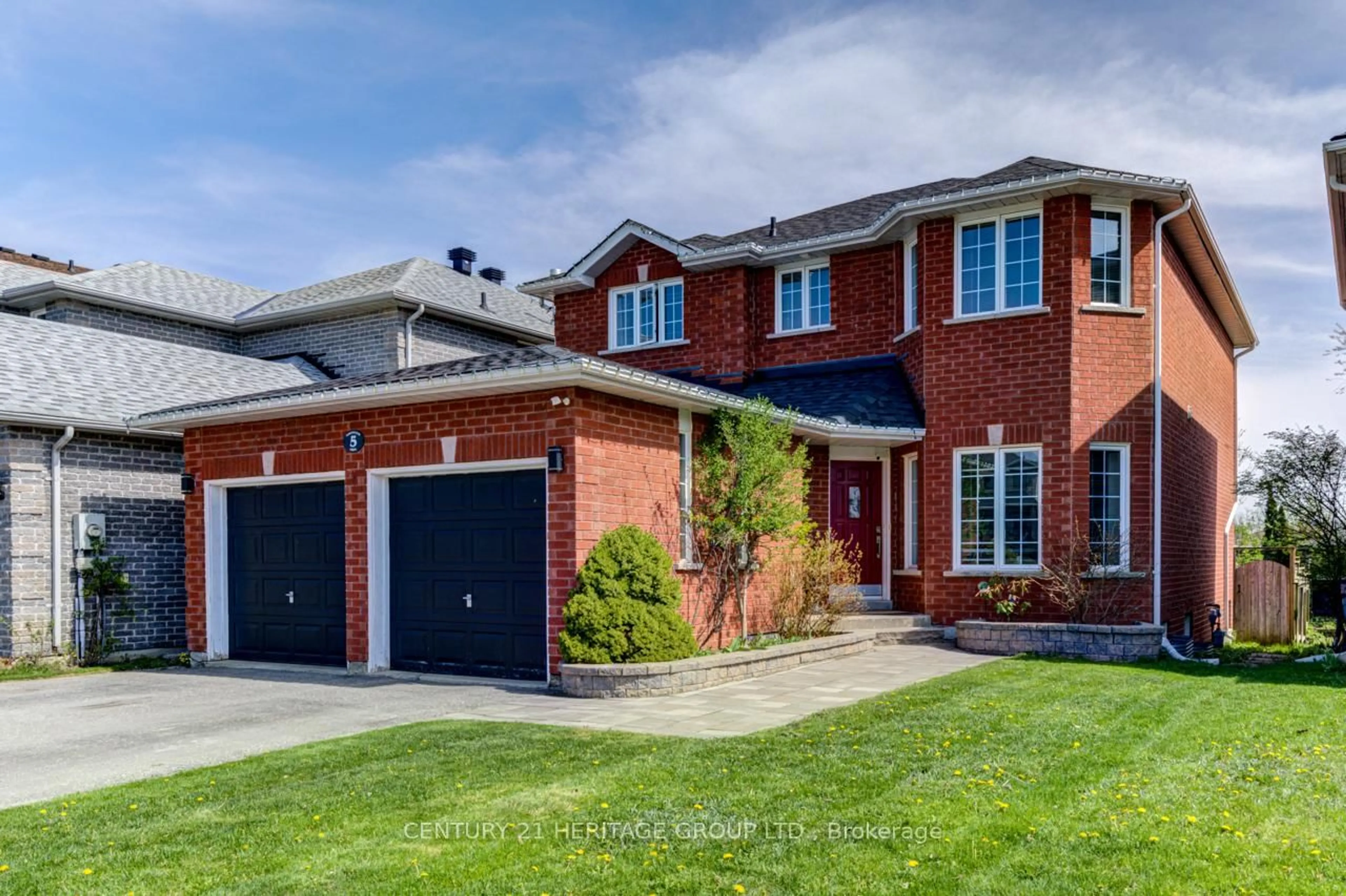 Home with brick exterior material, street for 5 Northview Cres, Barrie Ontario L4N 9T3