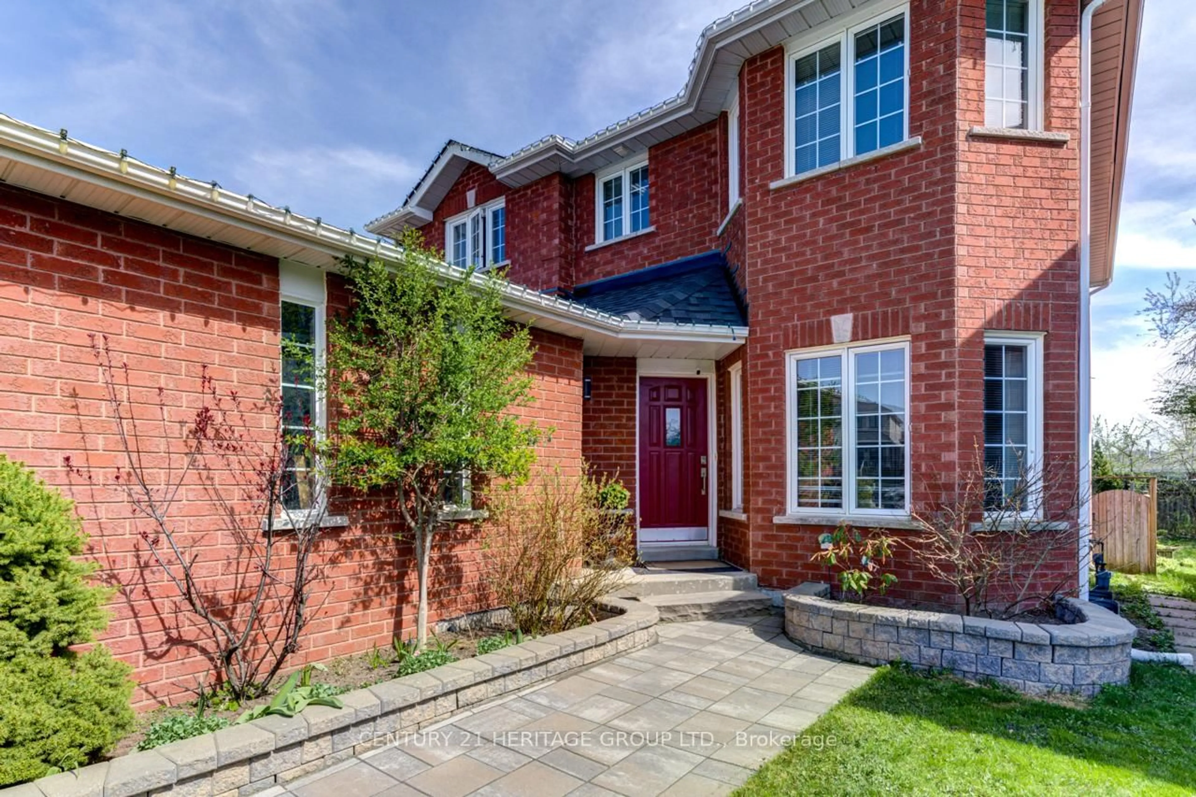 Home with brick exterior material, street for 5 Northview Cres, Barrie Ontario L4N 9T3