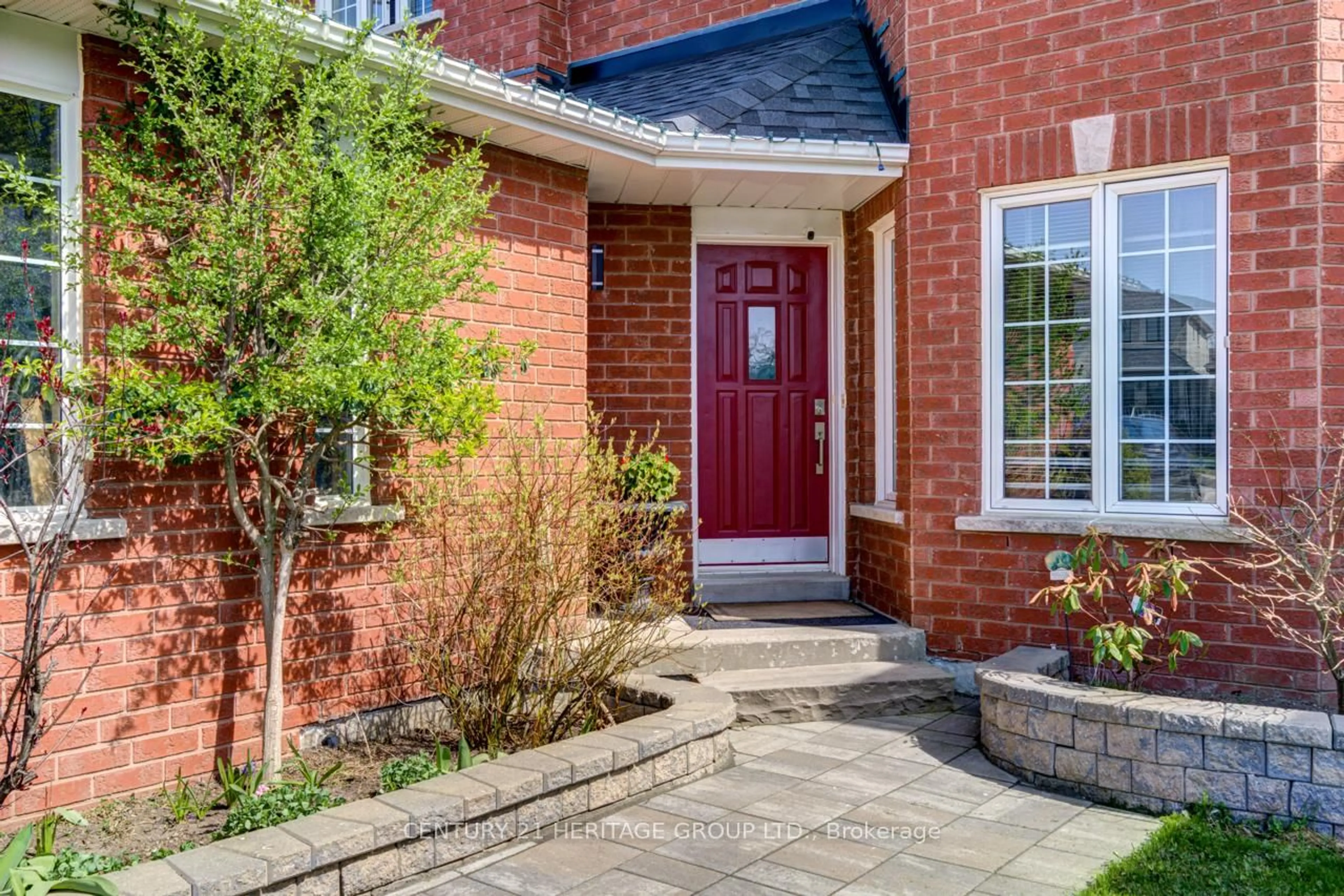 Home with brick exterior material, street for 5 Northview Cres, Barrie Ontario L4N 9T3