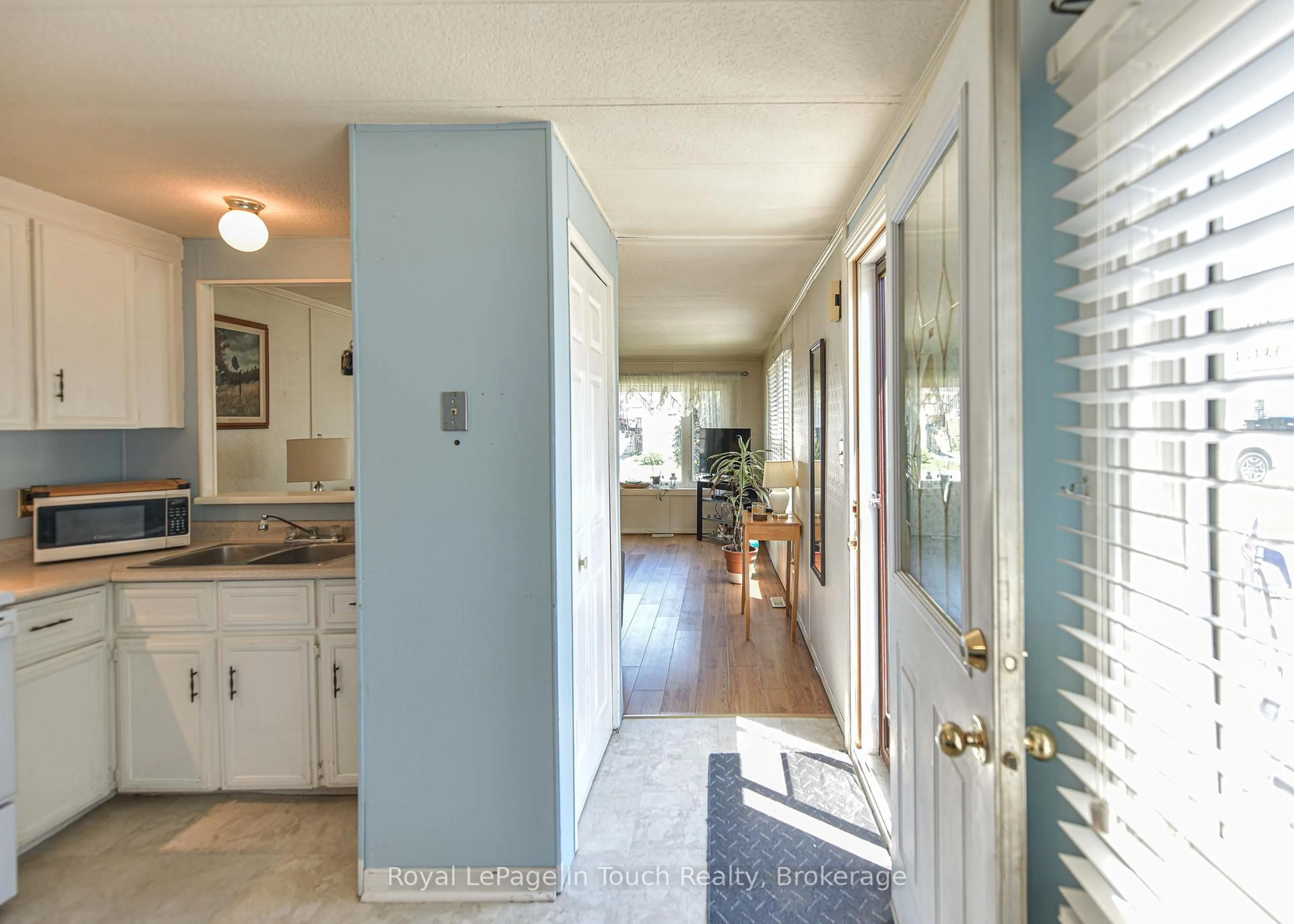 Indoor entryway for 4106 Ash Cres, Severn Ontario L3V 0V1