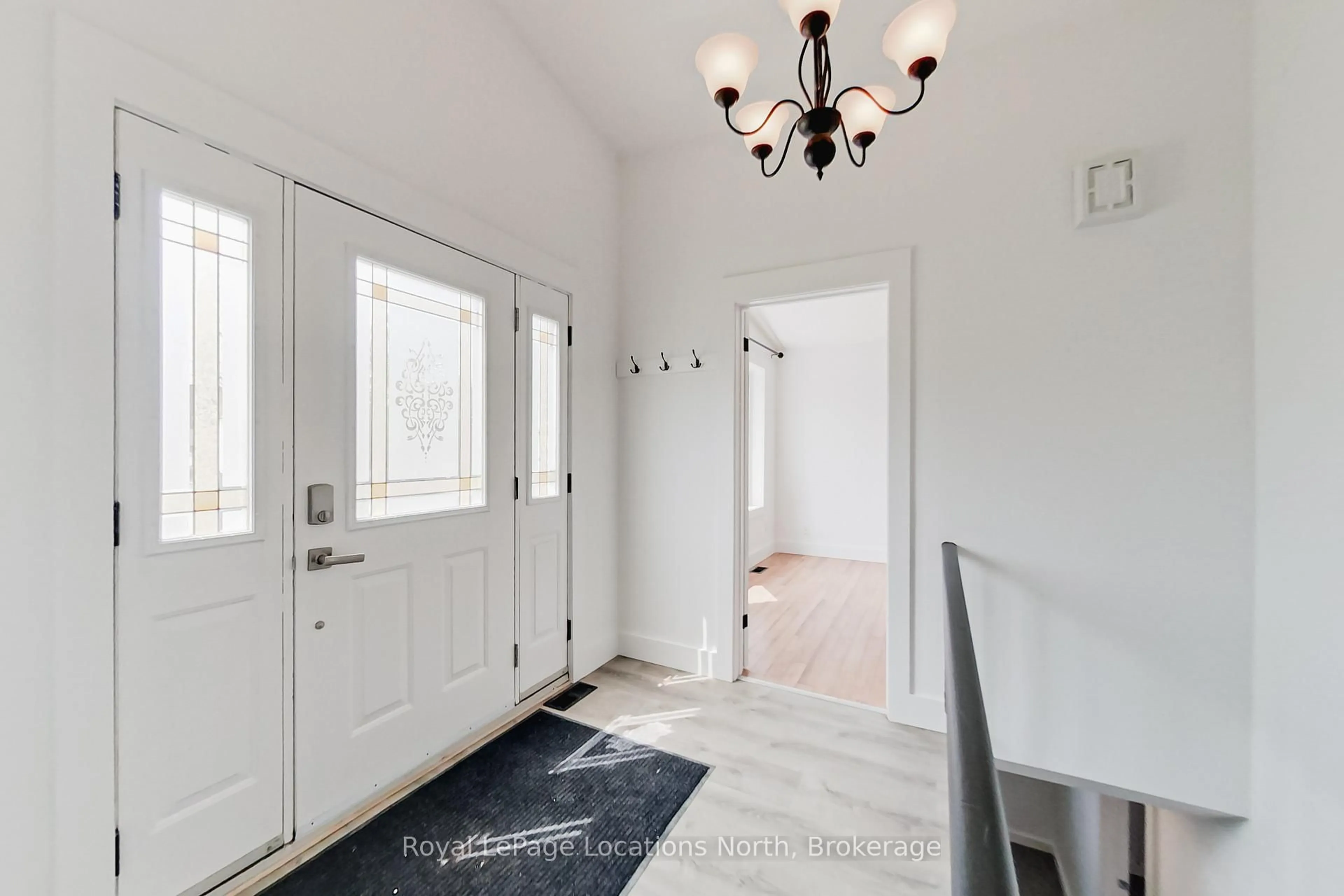 Indoor entryway for 129 Spruce St, Collingwood Ontario L9Y 3G8