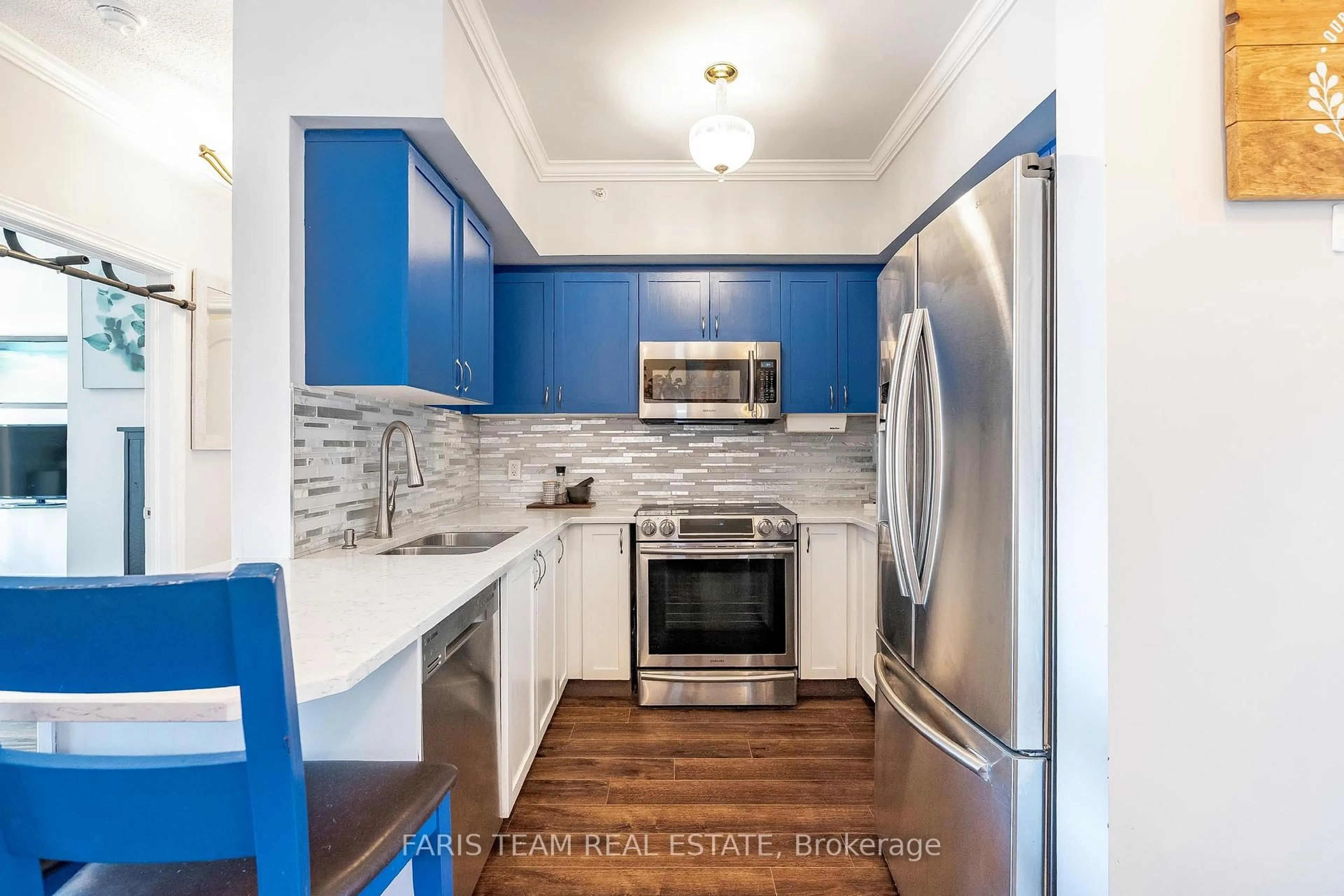 Standard kitchen, unknown for 100 Dean Ave #307, Barrie Ontario L4N 0V4