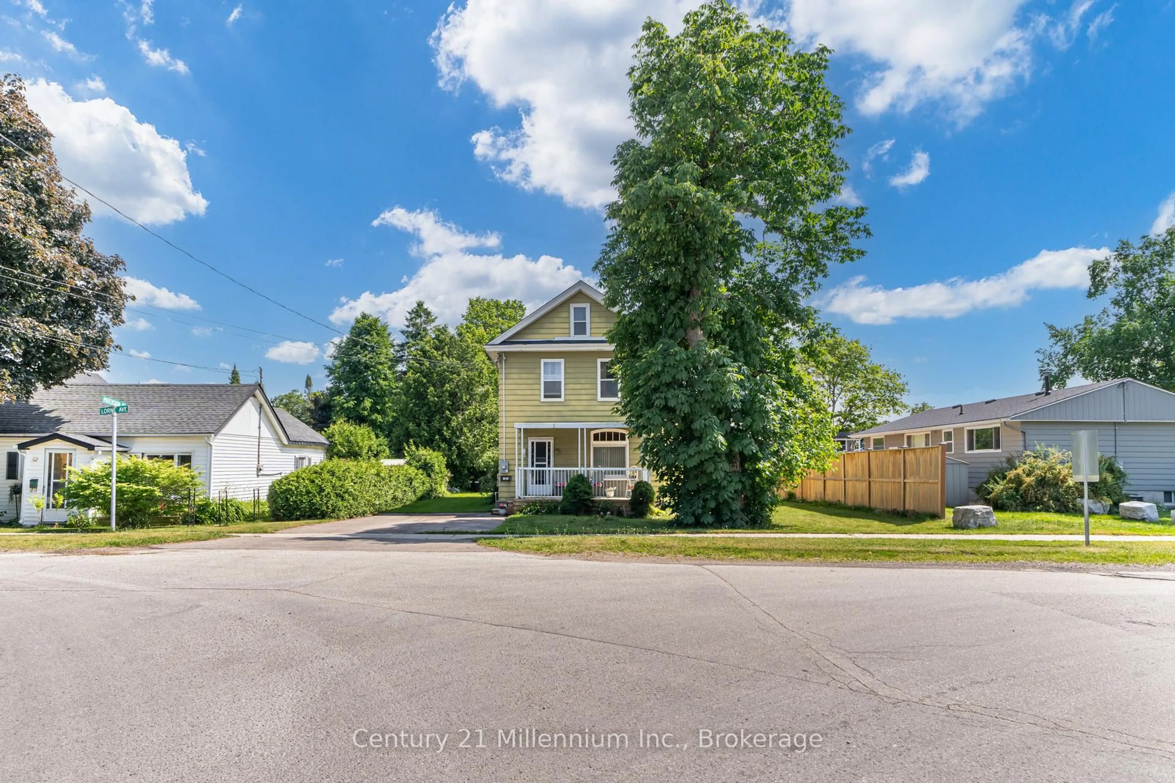 A pic from outside/outdoor area/front of a property/back of a property/a pic from drone, street for 14 Lorne Ave, Collingwood Ontario L9Y 2B6
