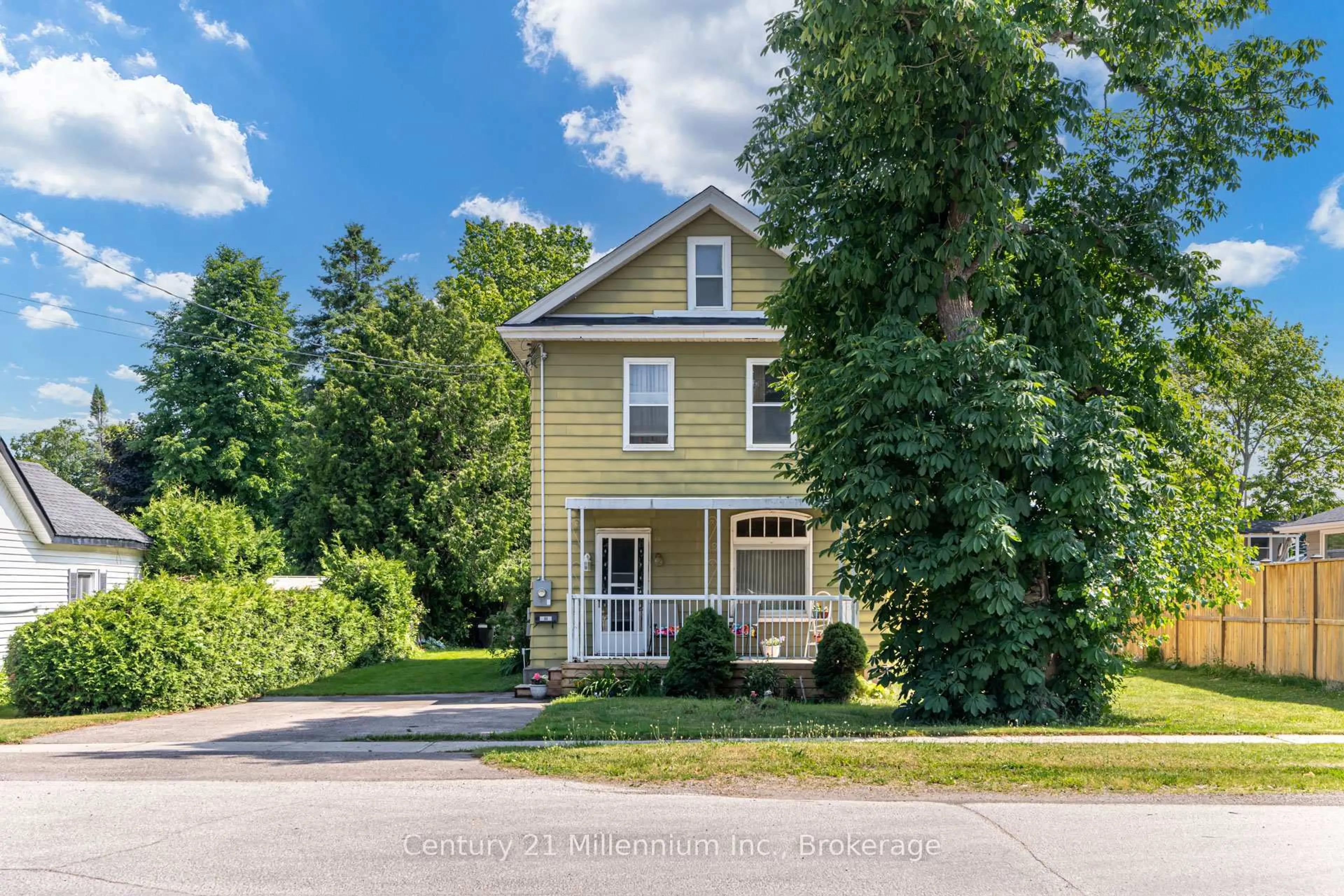 Home with vinyl exterior material, street for 14 Lorne Ave, Collingwood Ontario L9Y 2B6