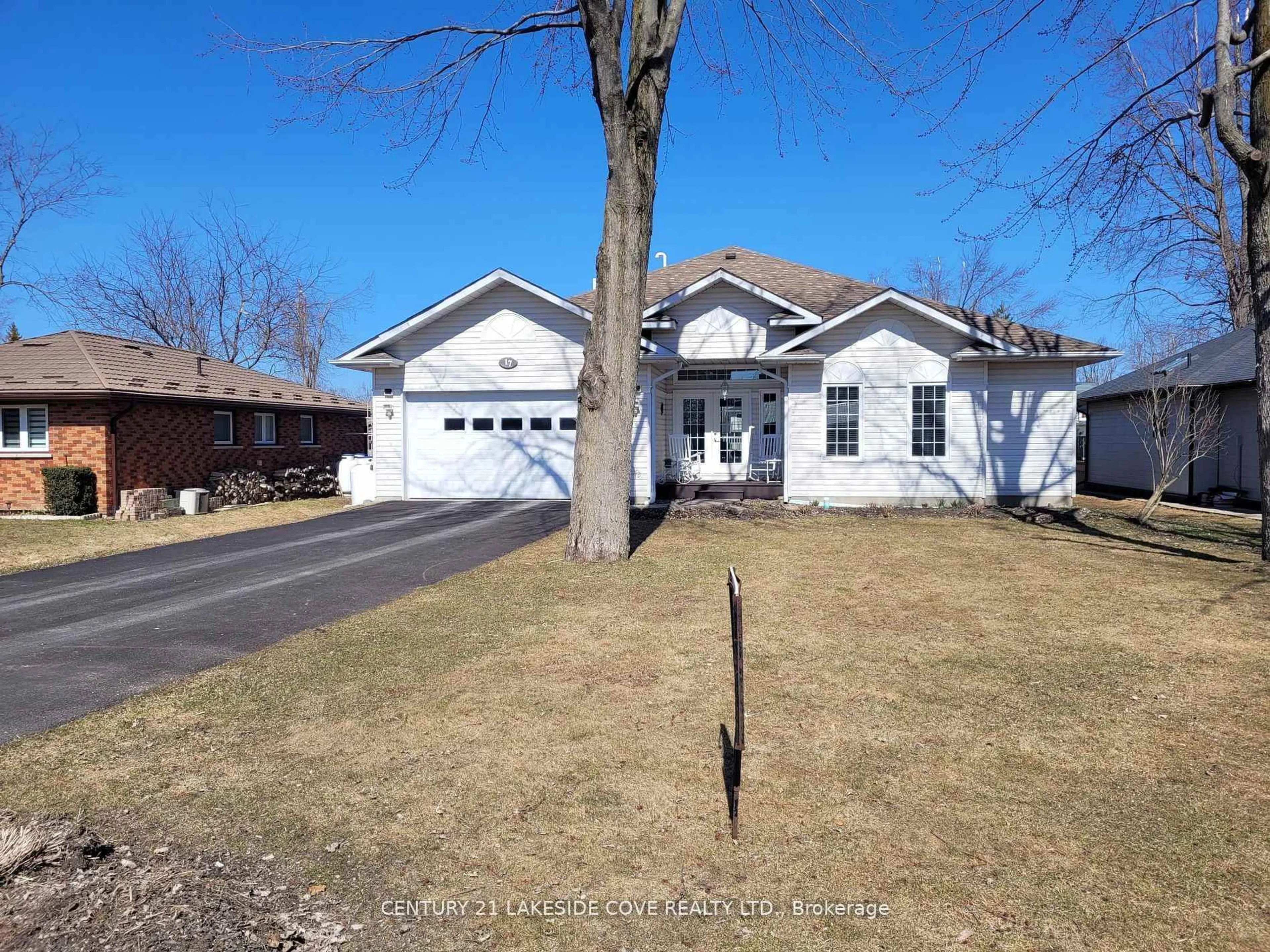 A pic from outside/outdoor area/front of a property/back of a property/a pic from drone, street for 17 Willow Cres, Ramara Ontario L0K 1B0