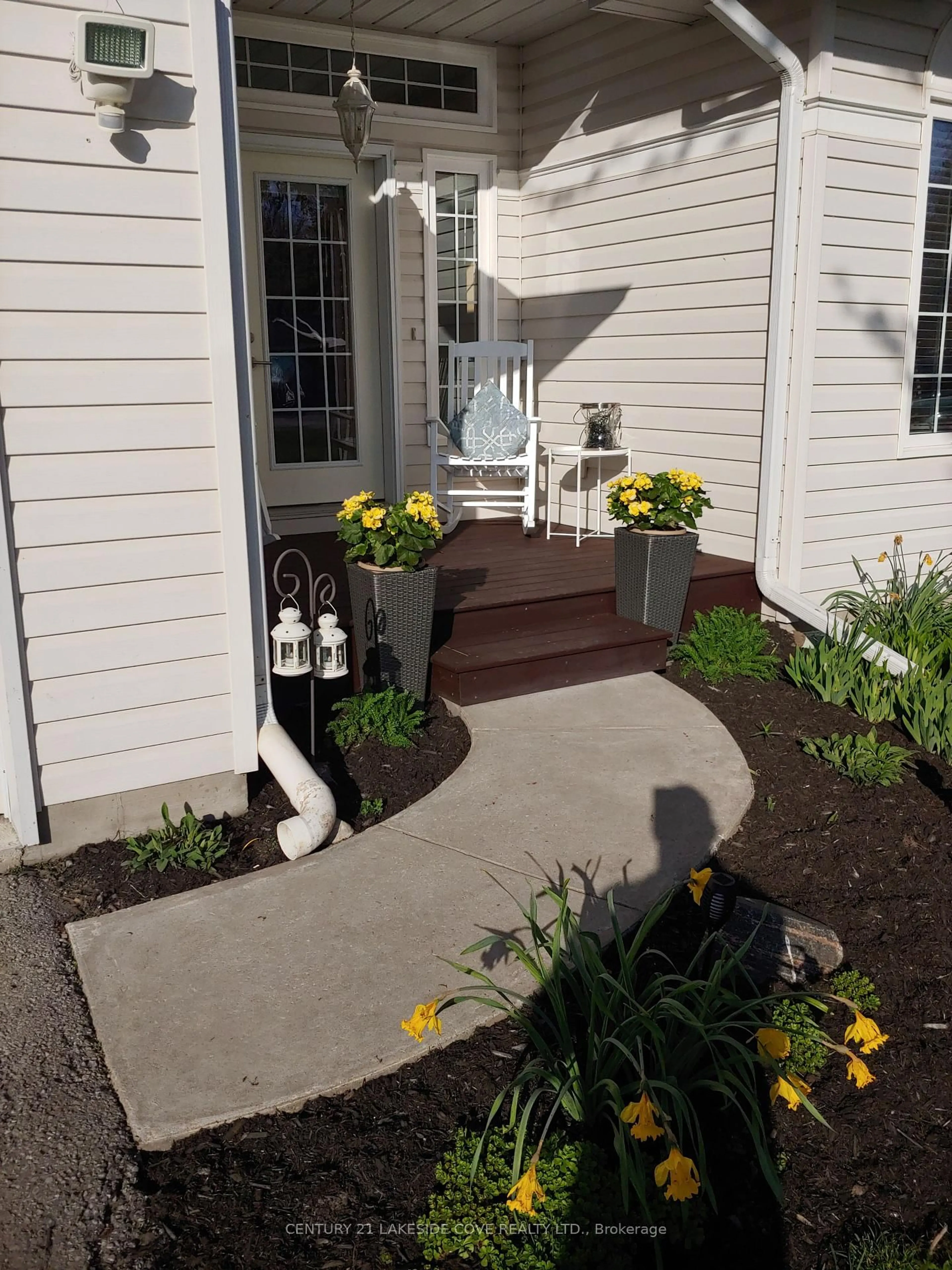Indoor entryway for 17 Willow Cres, Ramara Ontario L0K 1B0