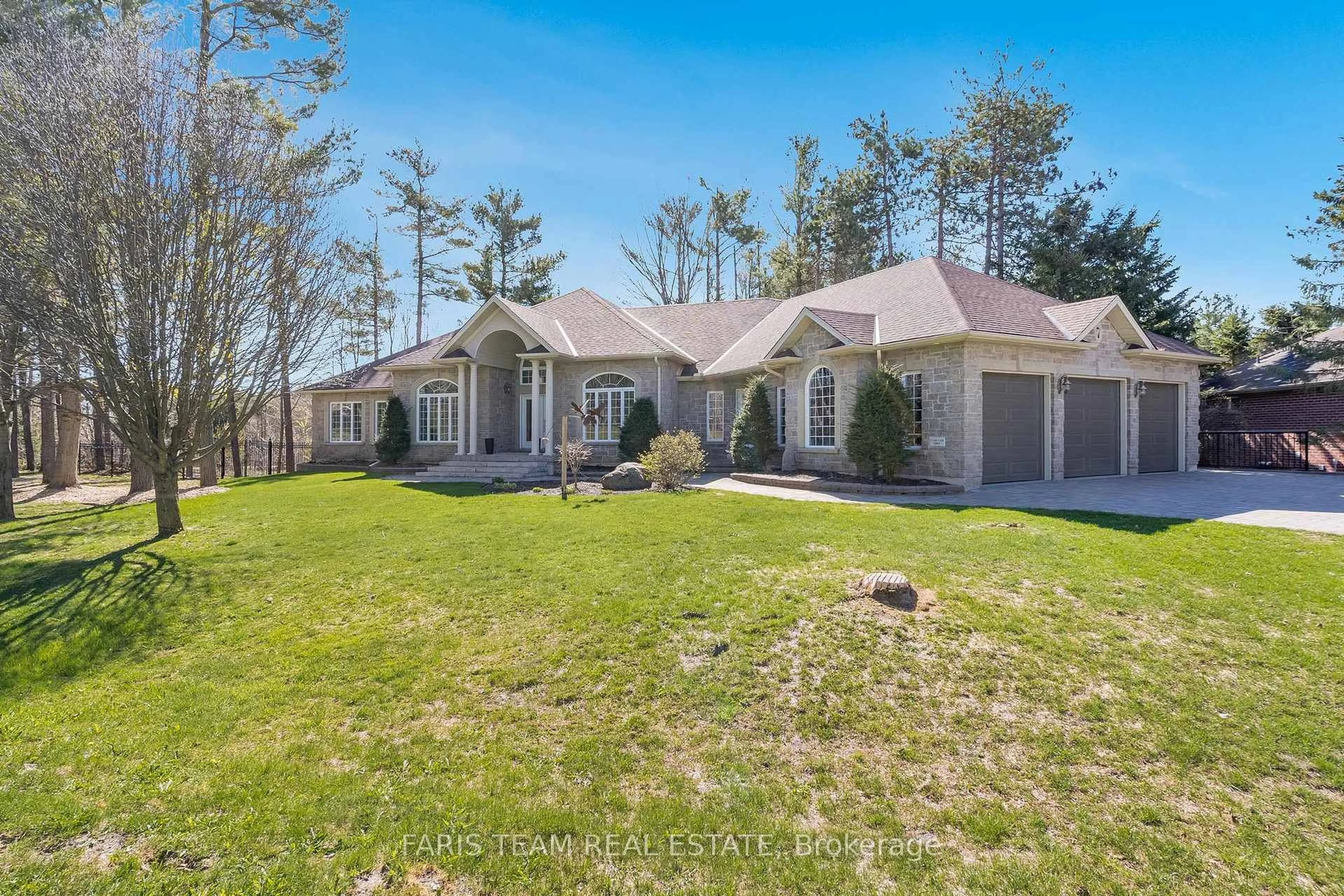 A pic from outside/outdoor area/front of a property/back of a property/a pic from drone, unknown for 7 Highland Dr, Oro-Medonte Ontario L0L 2L0