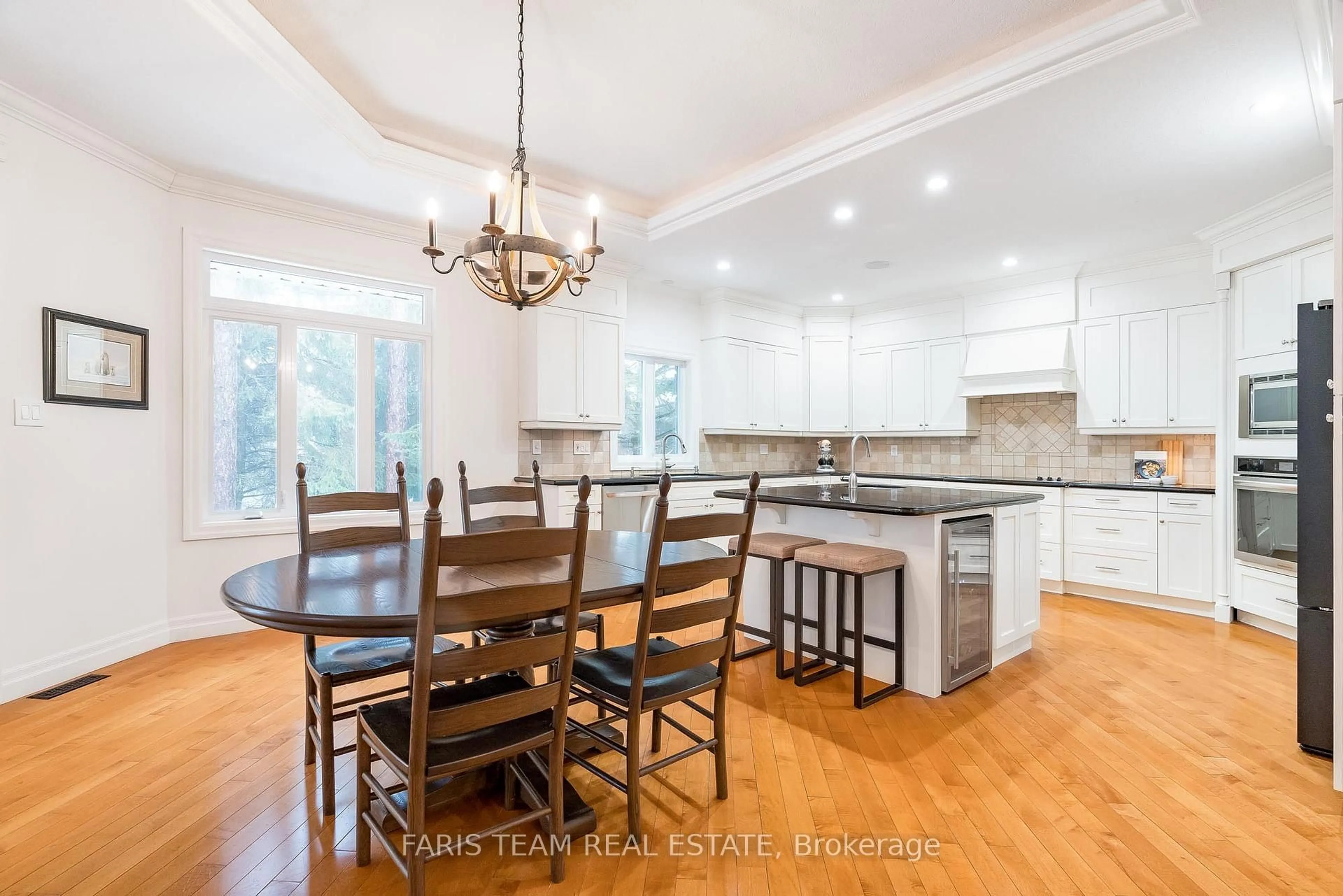 Open concept kitchen, unknown for 7 Highland Dr, Oro-Medonte Ontario L0L 2L0