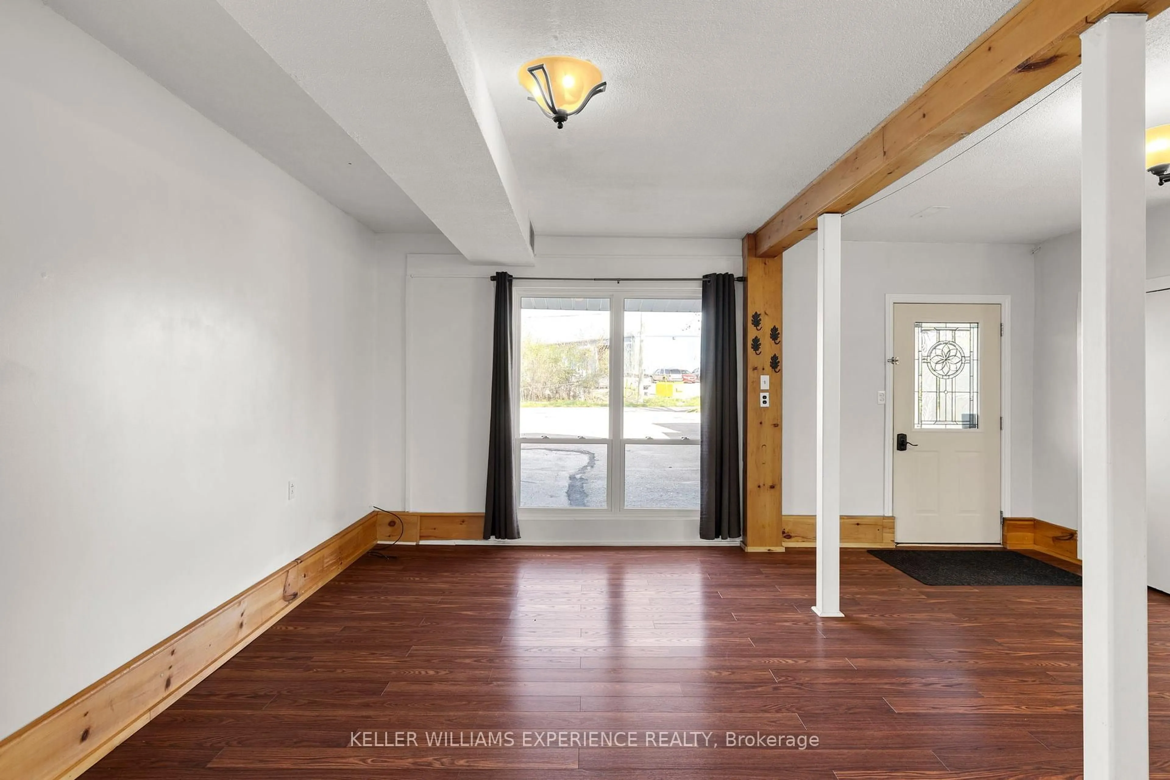 Indoor entryway for 3 Courtland St, Ramara Ontario L3V 1A4