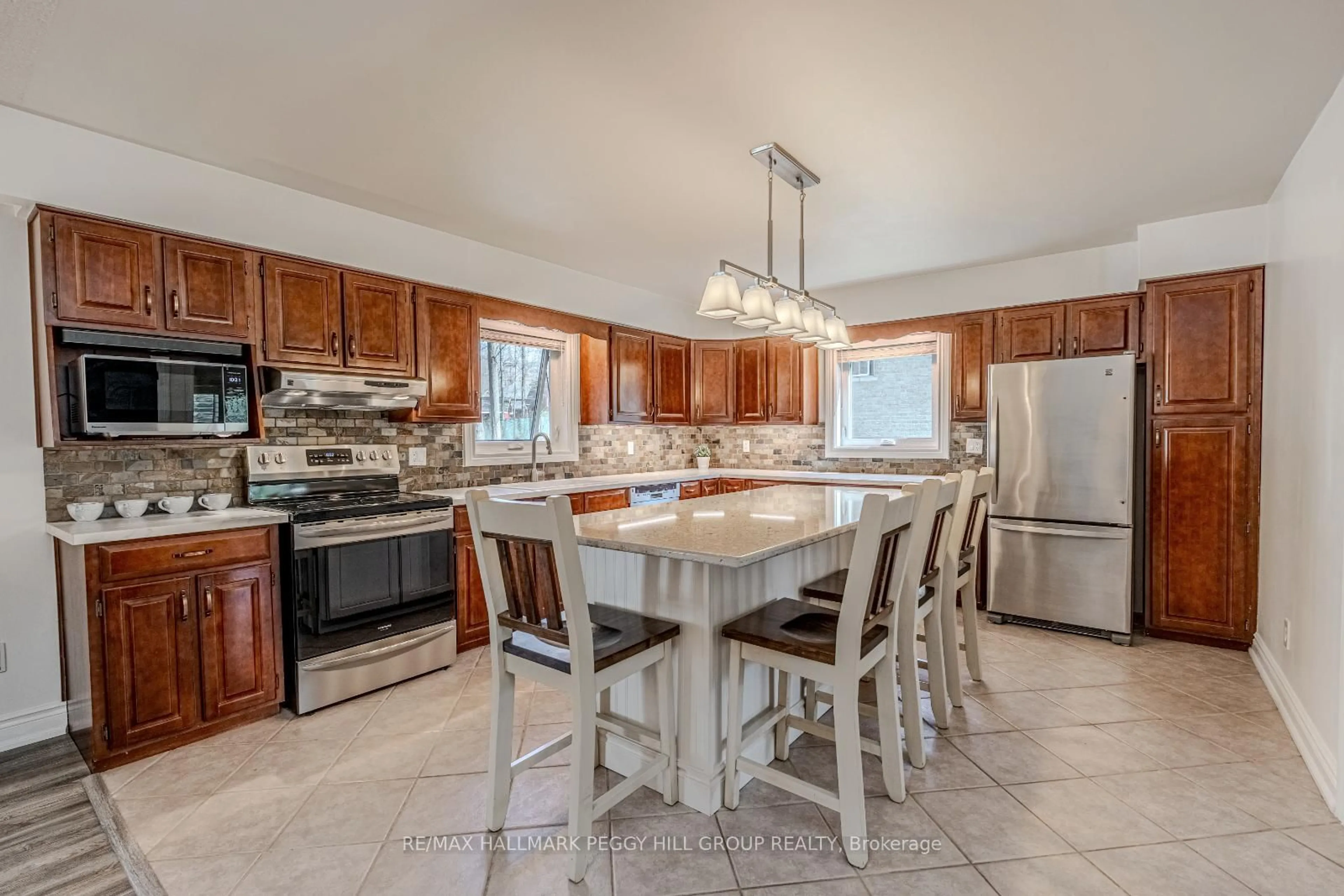 Open concept kitchen, ceramic/tile floor for 1166 Sunnidale Rd, Springwater Ontario L9X 0T4