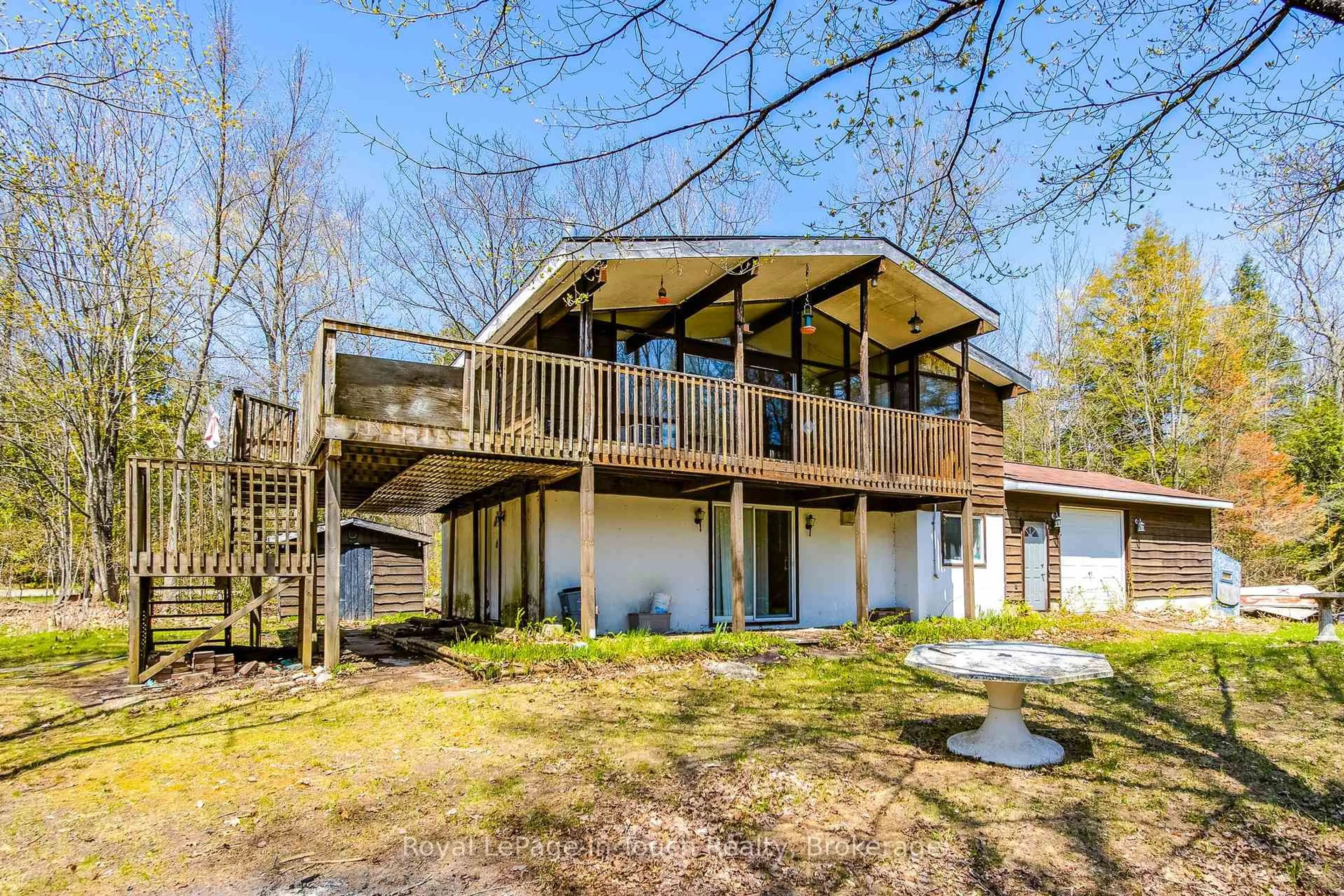 A pic from outside/outdoor area/front of a property/back of a property/a pic from drone, water/lake/river/ocean view for 9 Joliet Cres, Tiny Ontario L9M 0G3
