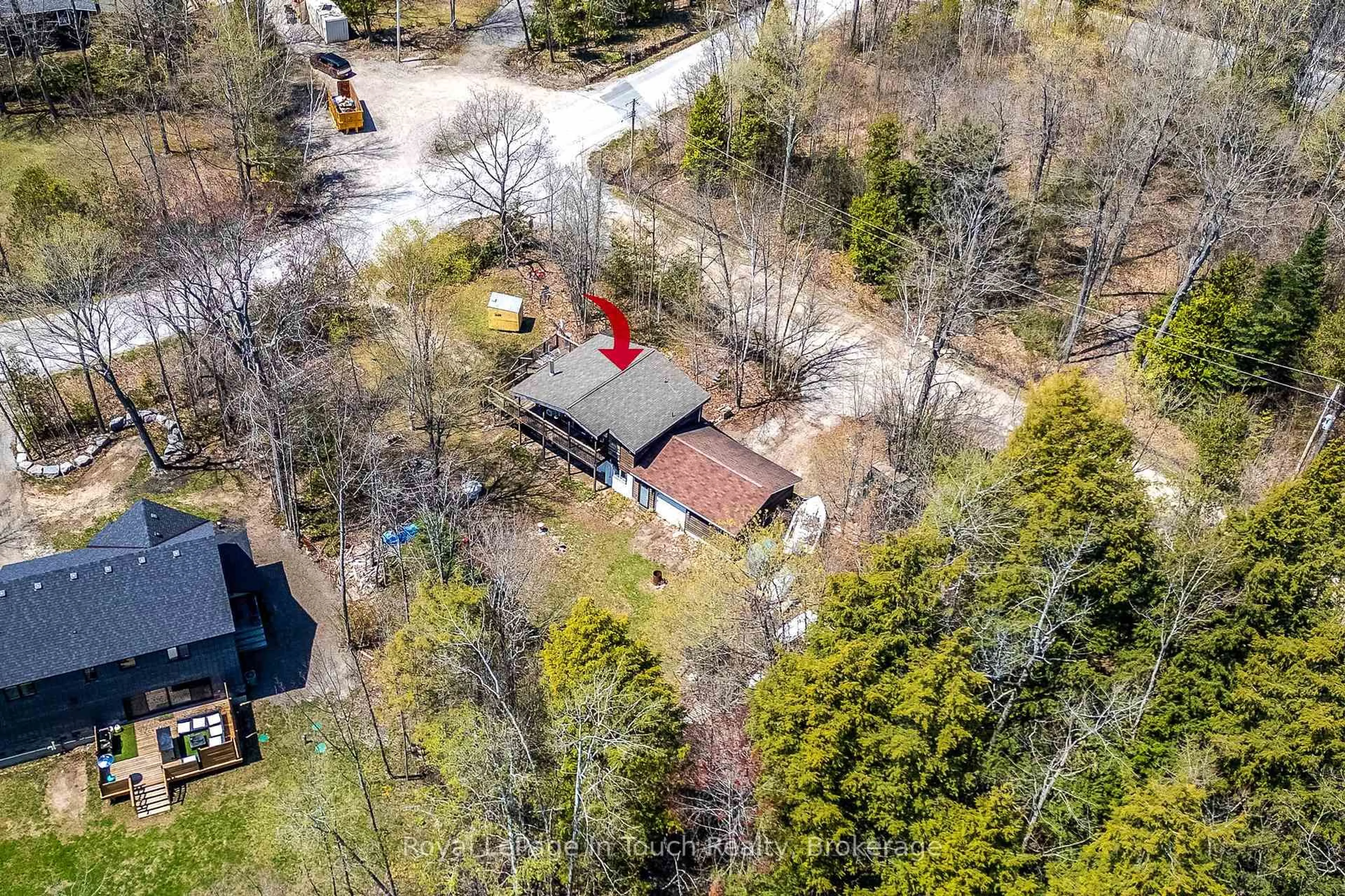 A pic from outside/outdoor area/front of a property/back of a property/a pic from drone, unknown for 9 Joliet Cres, Tiny Ontario L9M 0G3