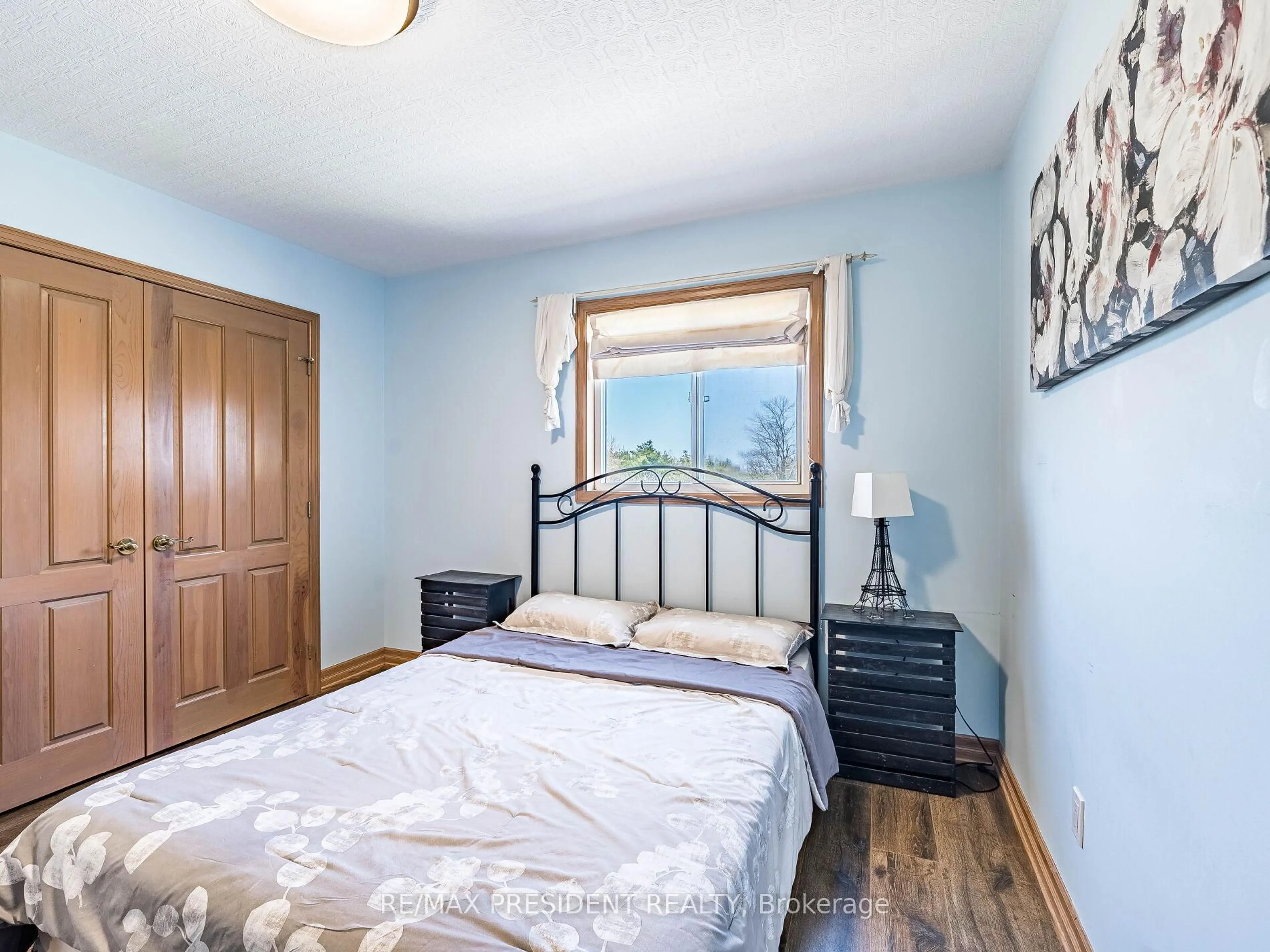 Bedroom with bed, wood/laminate floor for 45 Grasett Cres, Barrie Ontario L4N 6Z6