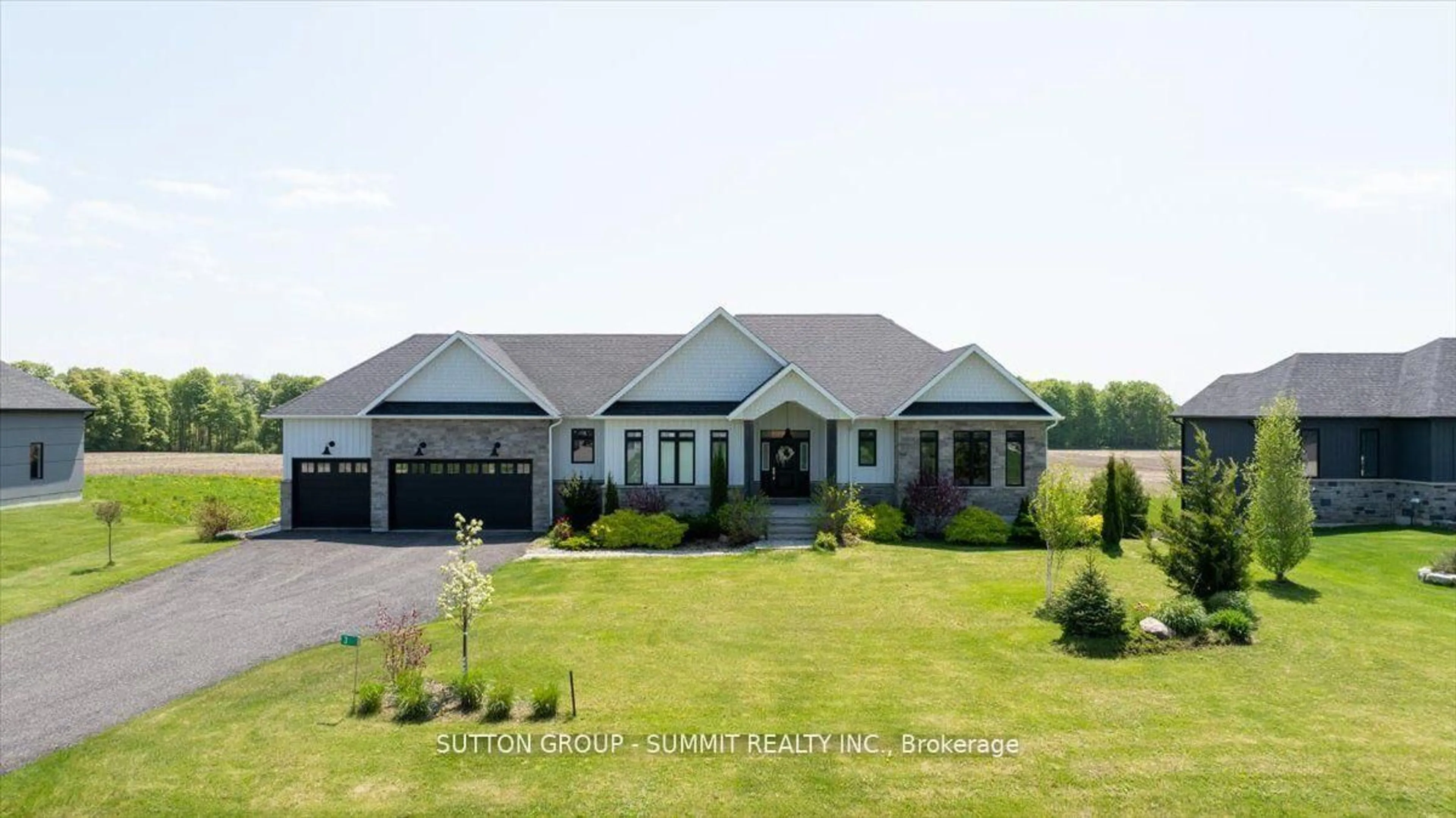 Home with vinyl exterior material, building for 3 Best Crt, Oro-Medonte Ontario L0L 2L0