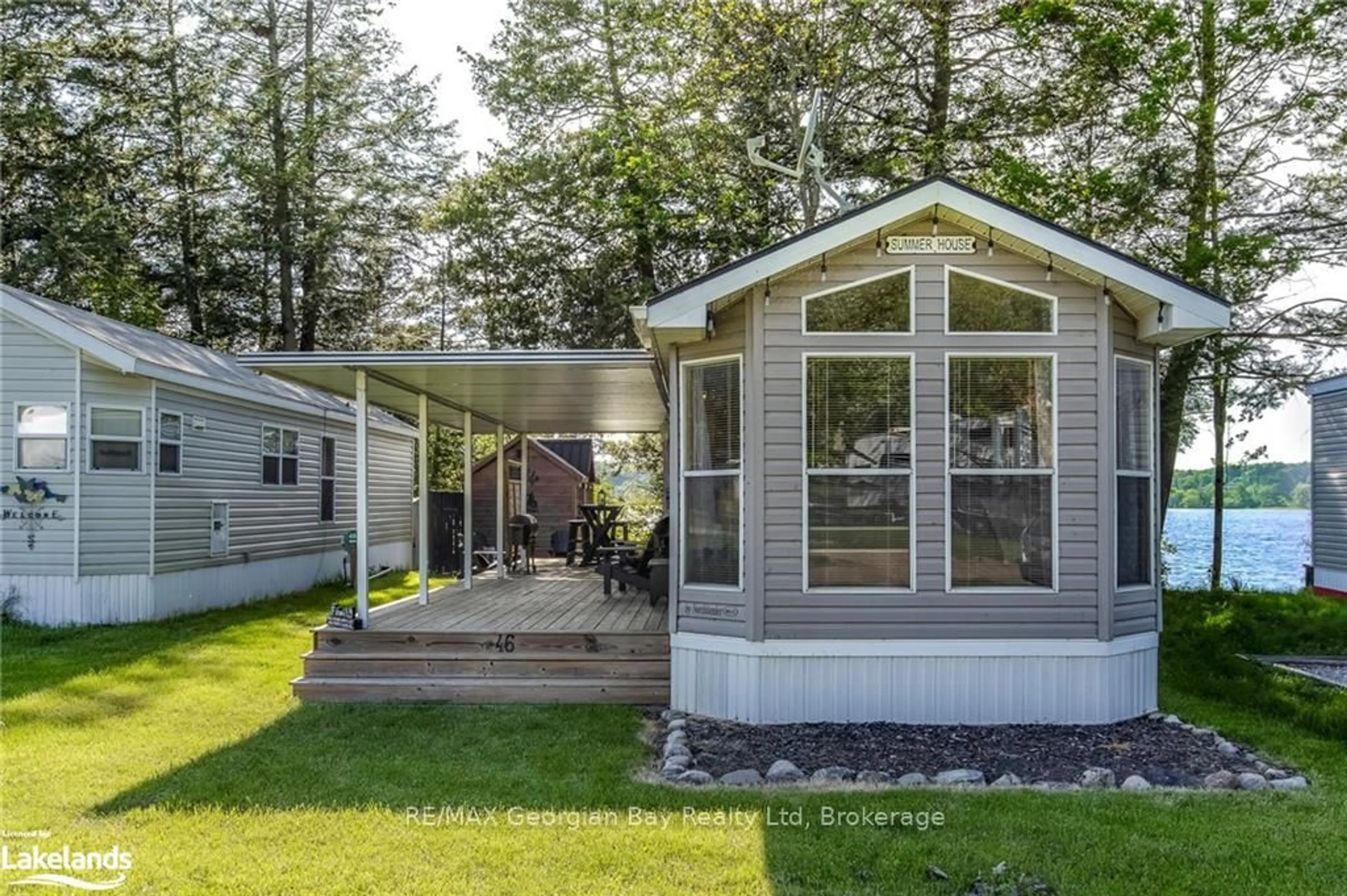 Home with vinyl exterior material, unknown for 46 LAKESHORE Rd, Midland Ontario L4R 0B9