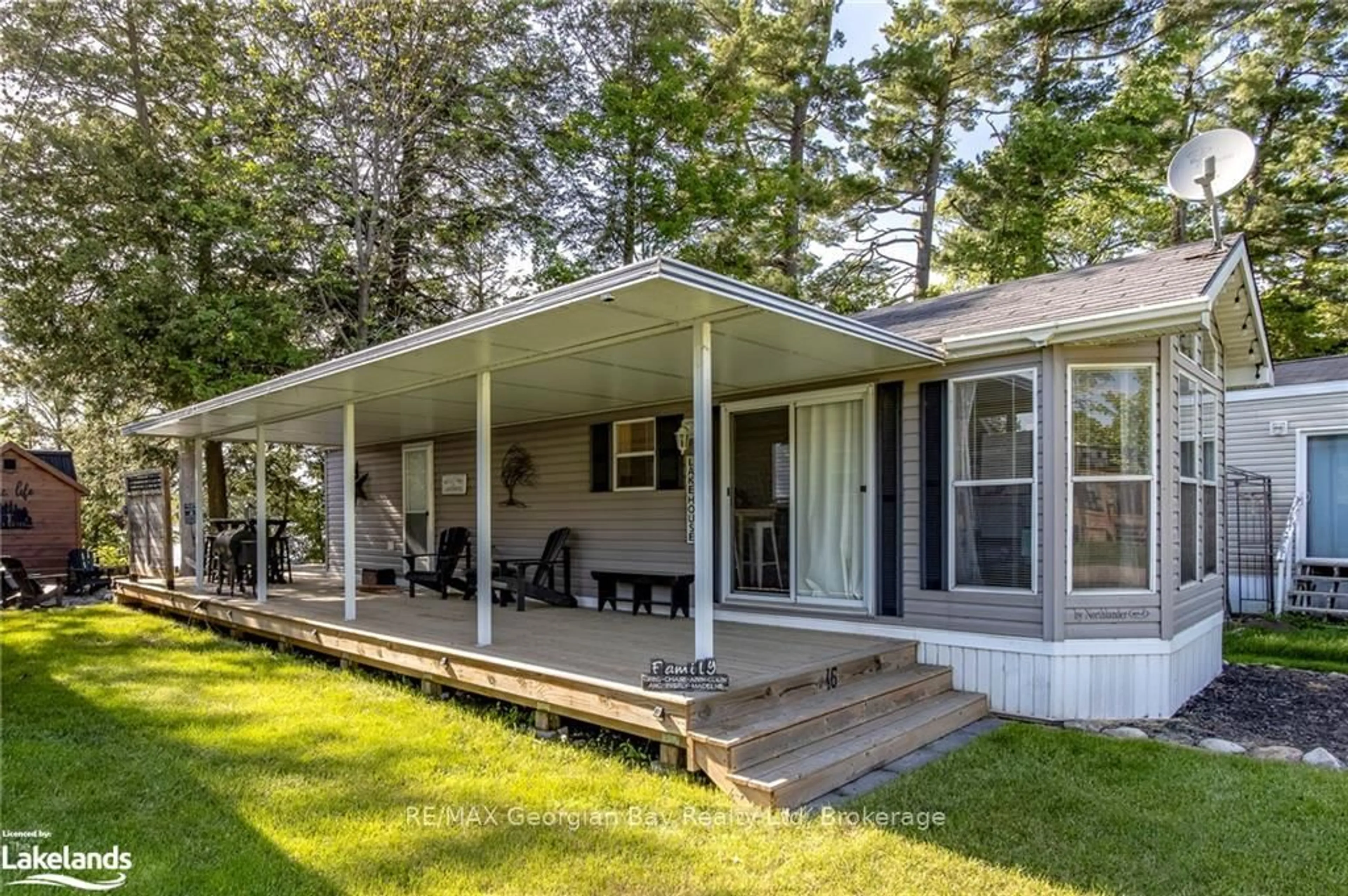 Home with vinyl exterior material, unknown for 46 LAKESHORE Rd, Midland Ontario L4R 0B9