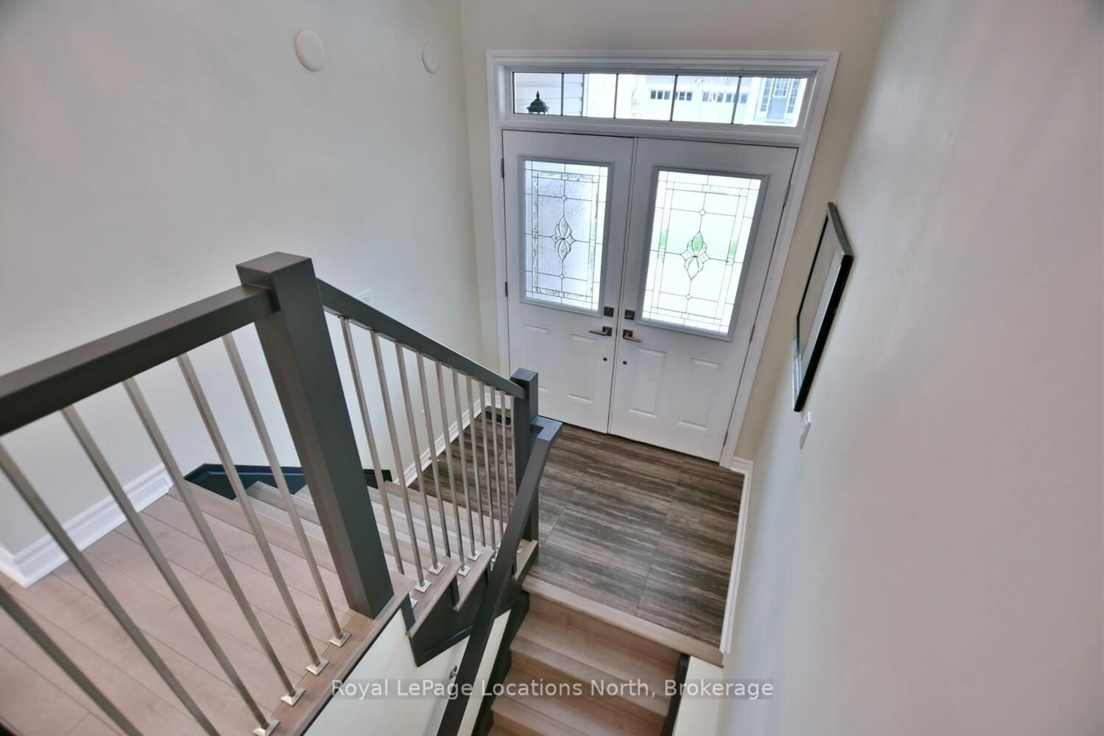 Indoor entryway for 16 Starboard Circ, Wasaga Beach Ontario L9Z 0E9
