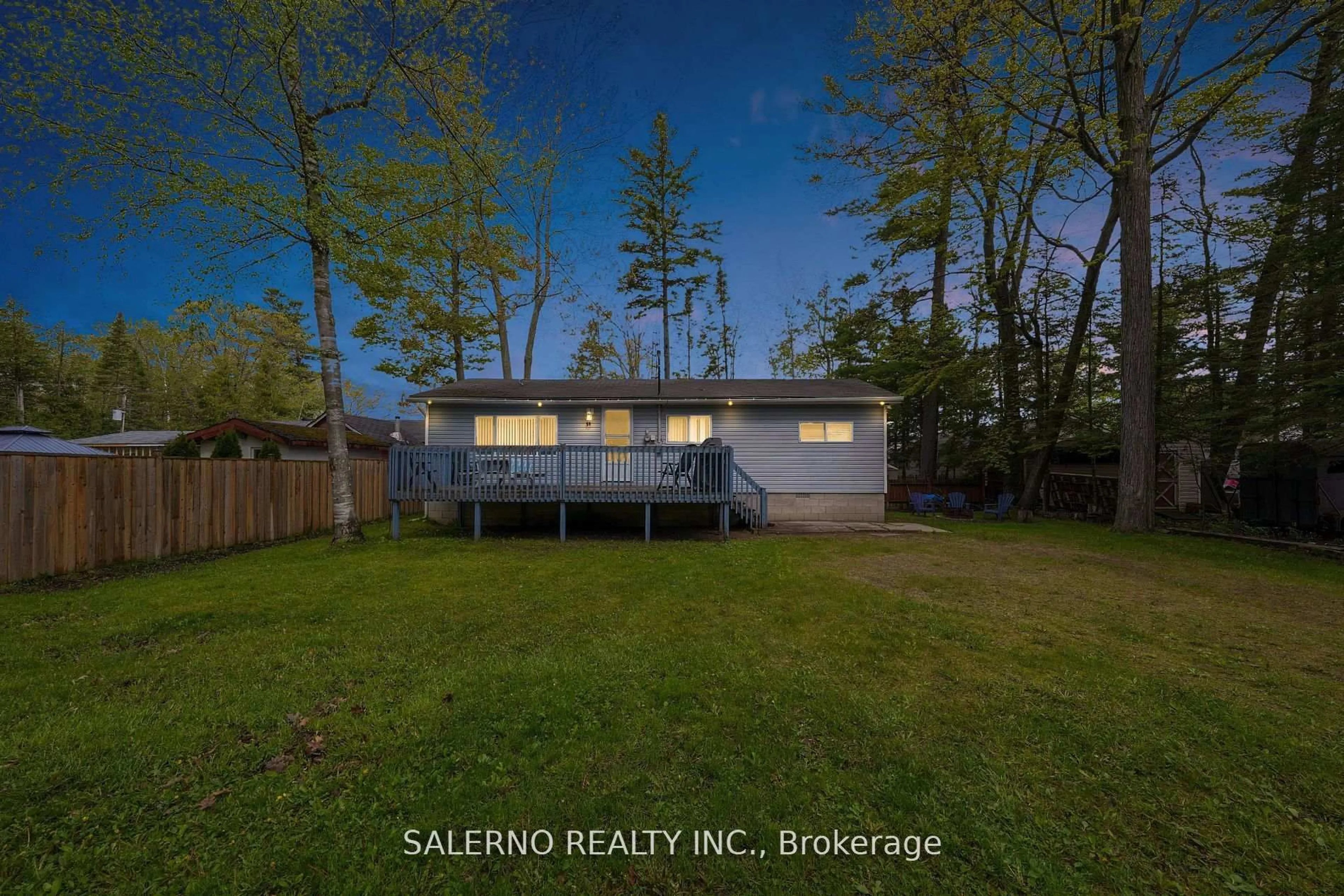 A pic from outside/outdoor area/front of a property/back of a property/a pic from drone, unknown for 50 Linda Lane, Wasaga Beach Ontario L9Z 2C7
