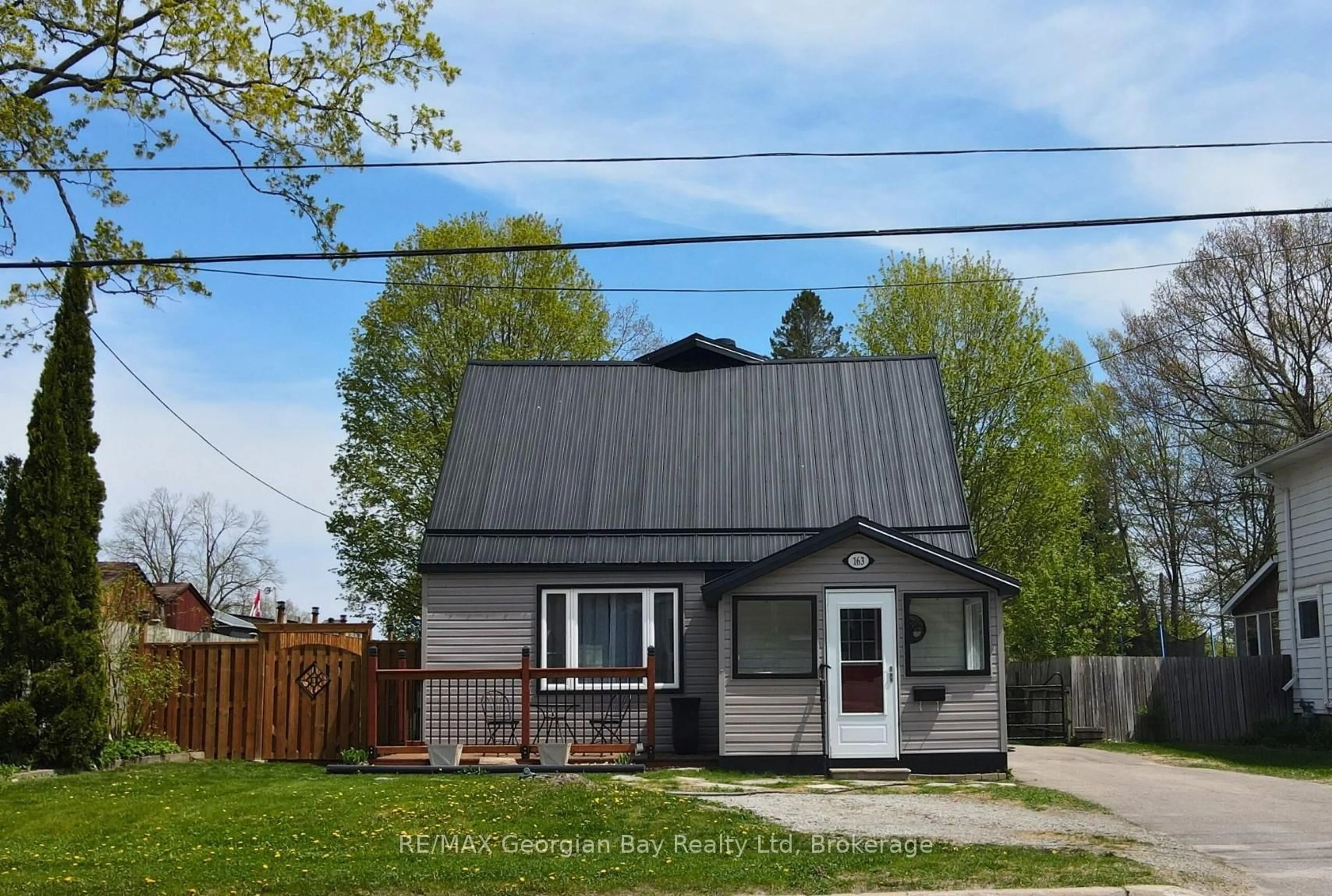 Unknown for 163 Eighth St, Midland Ontario L4R 4A7