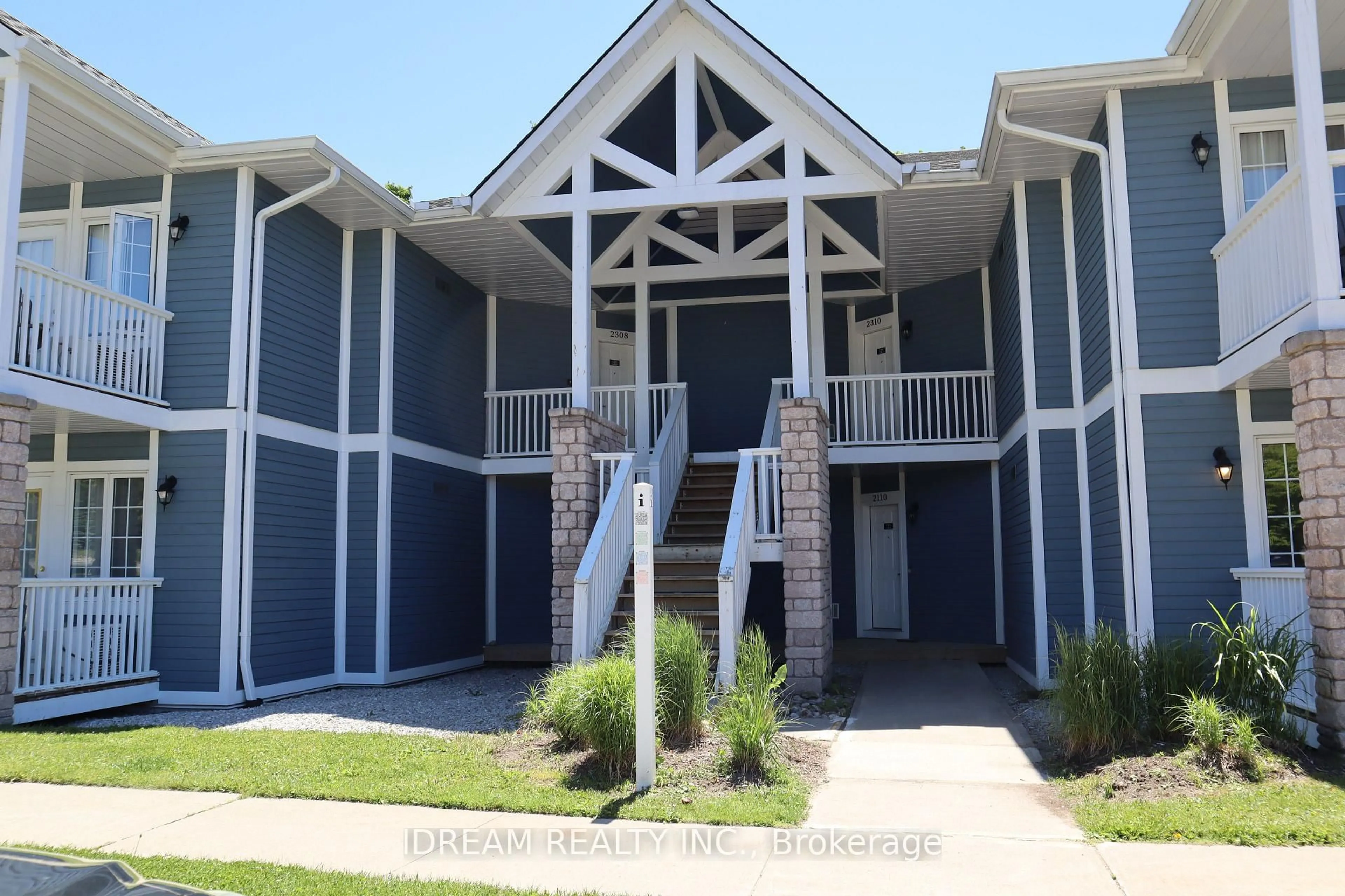 Home with vinyl exterior material, building for 90 Highland Dr #2111/2110, Oro-Medonte Ontario L0L 2L0