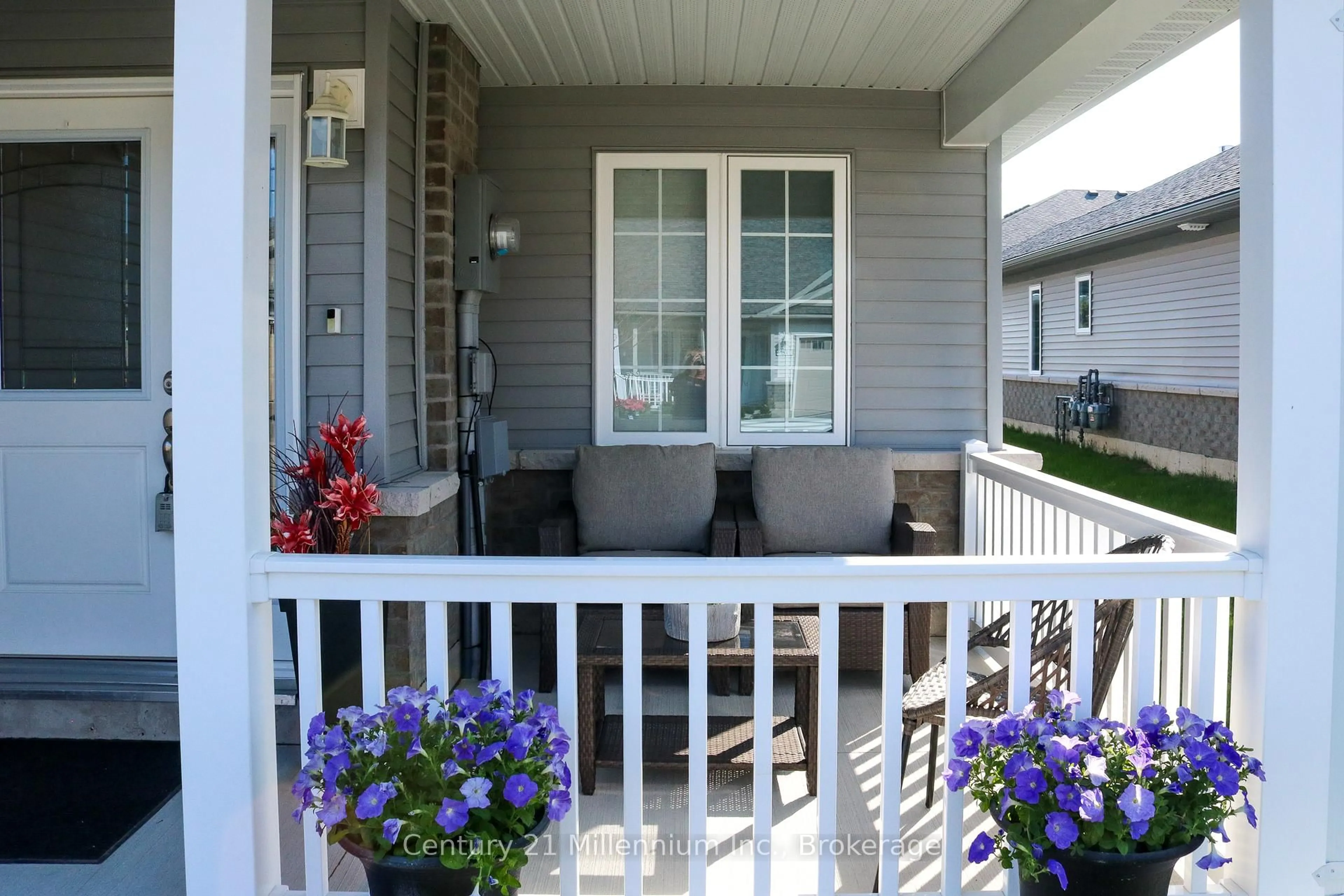 Patio, street for 15 Ivy Cres, Wasaga Beach Ontario L9Z 0H8