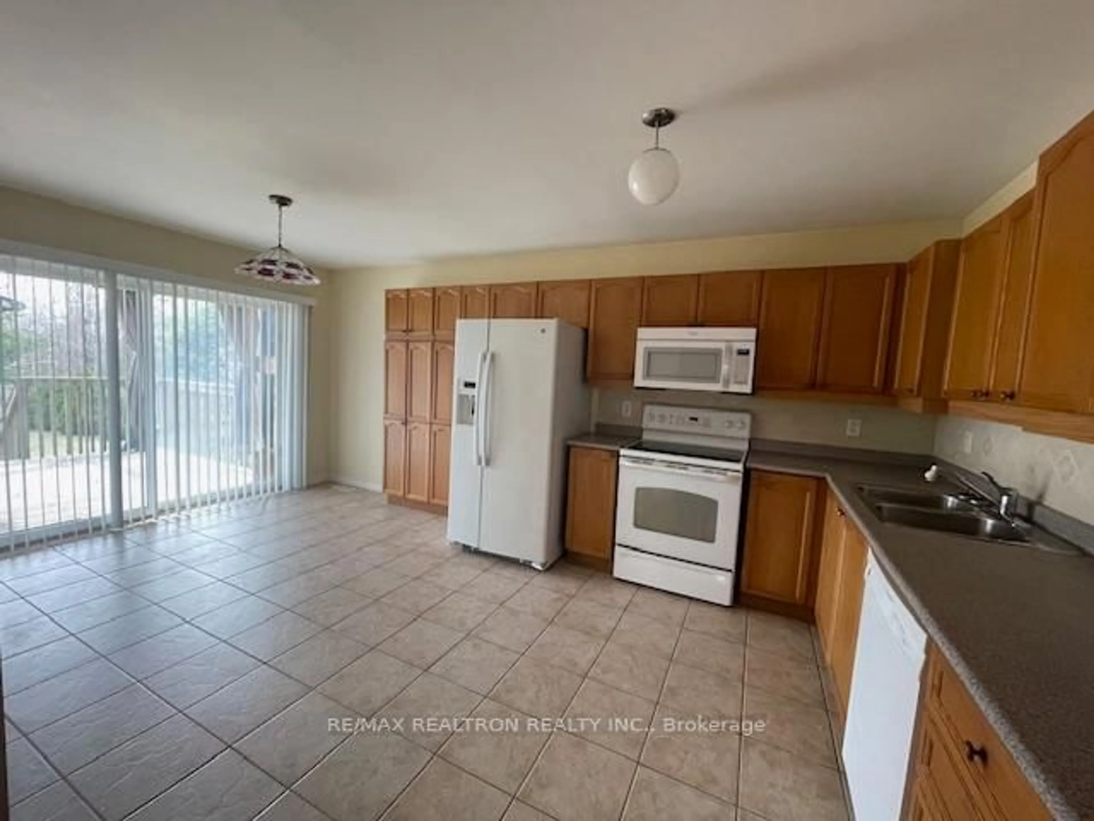 Unknown for 13 Commonwealth Rd, Barrie Ontario L4M 7J6