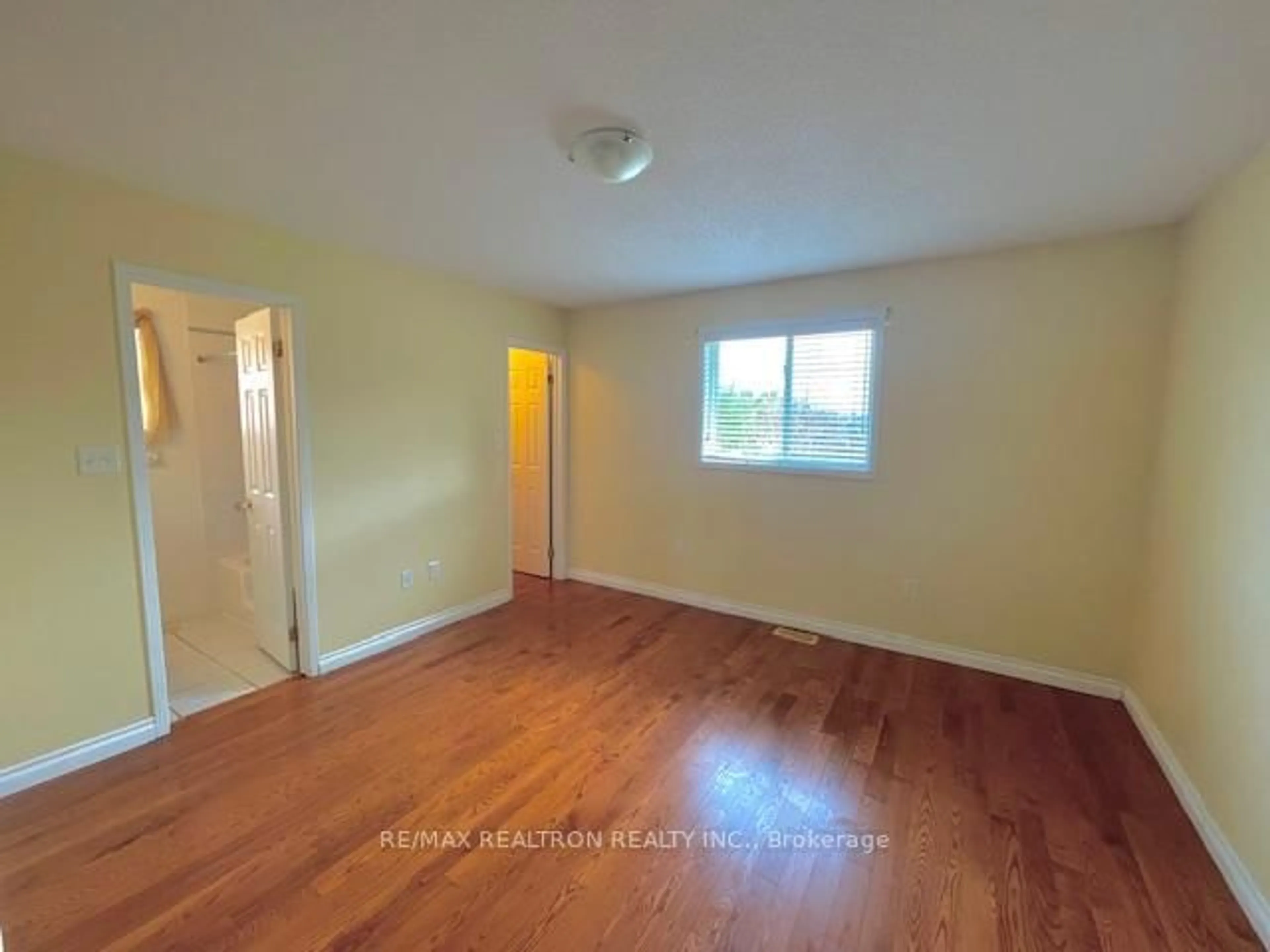 A pic of a room for 13 Commonwealth Rd, Barrie Ontario L4M 7J6
