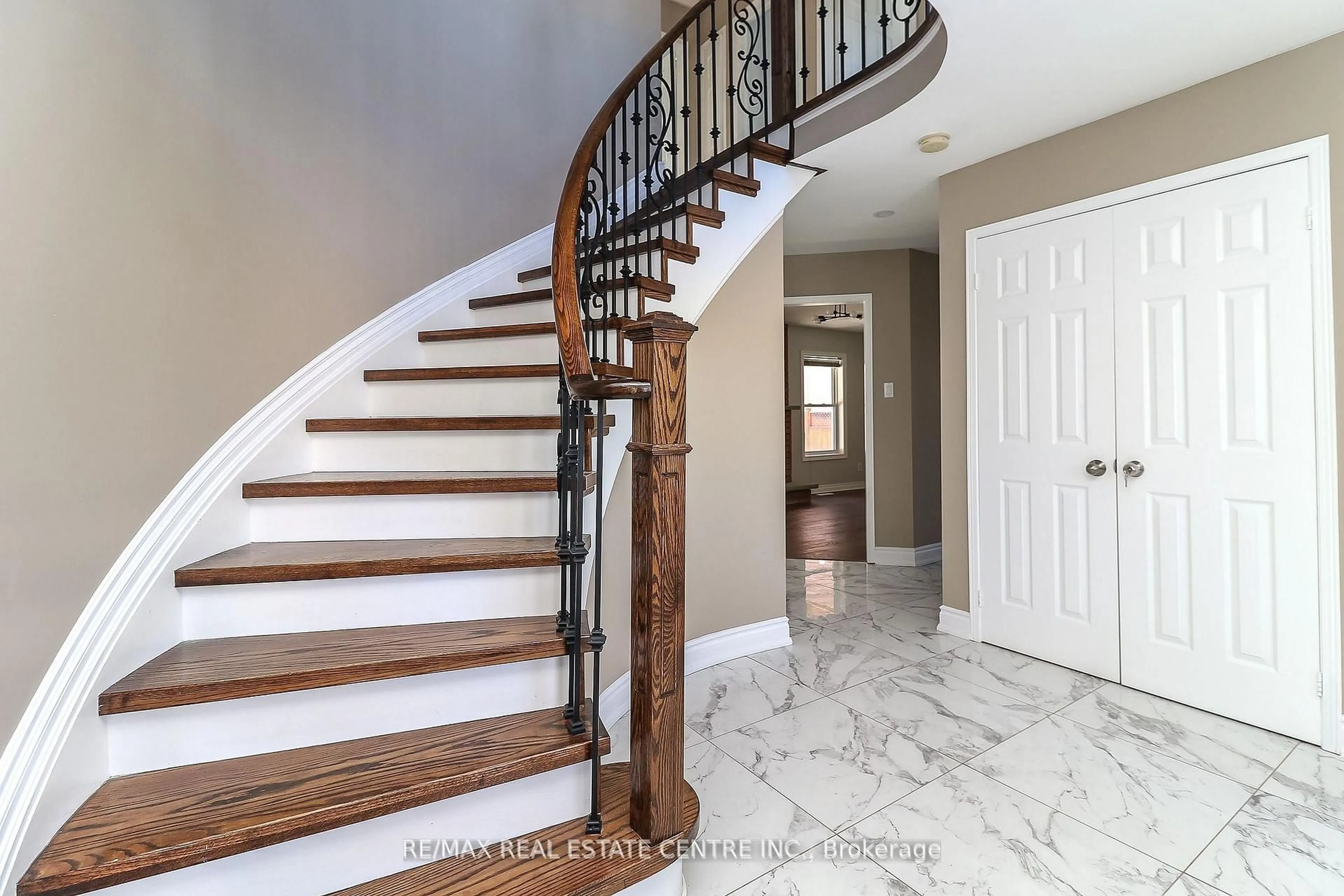 Unknown for 25 Meadowlark Rd, Barrie Ontario L4M 6C8