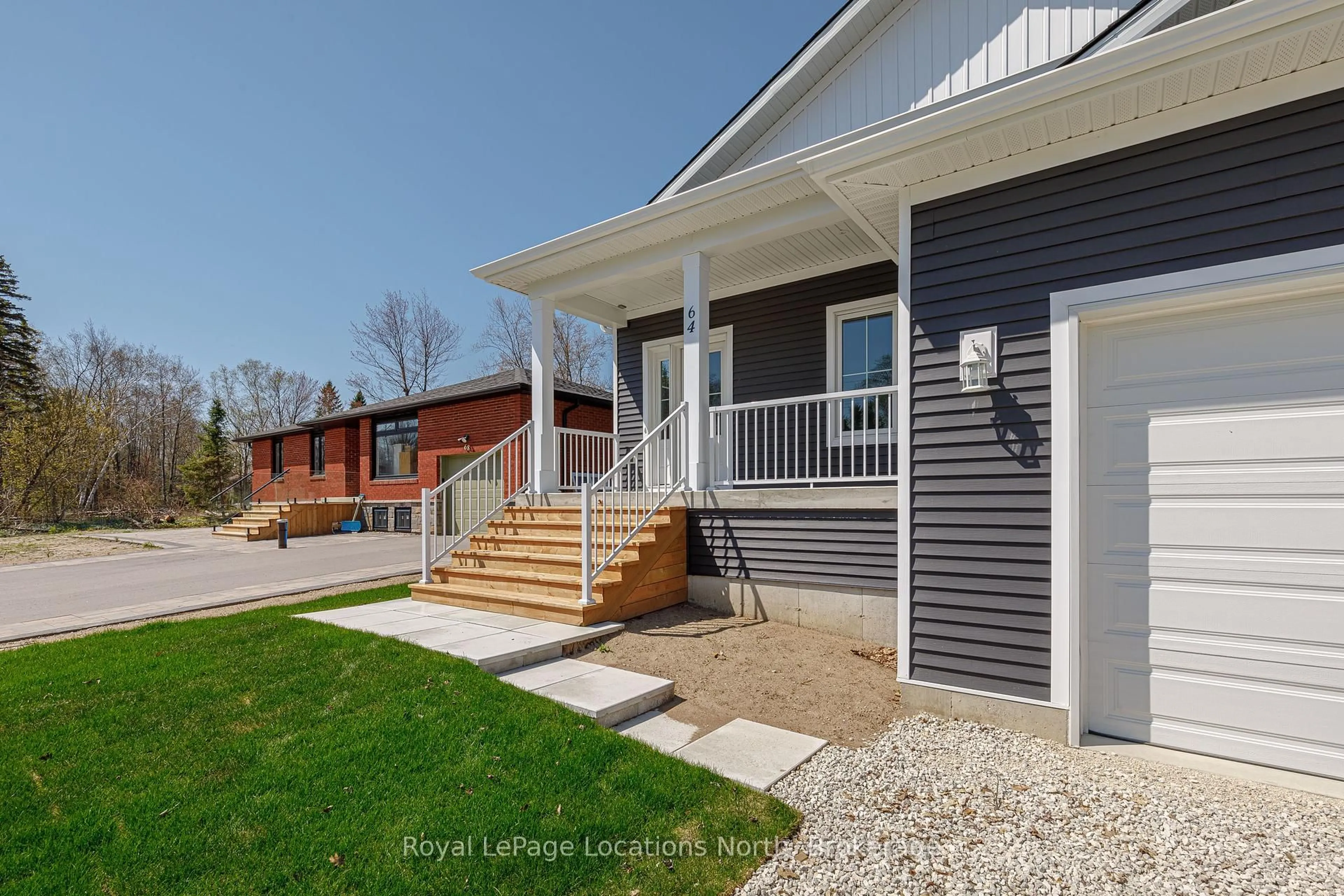 Home with vinyl exterior material, street for 64 52nd St, Wasaga Beach Ontario L9Z 1W8